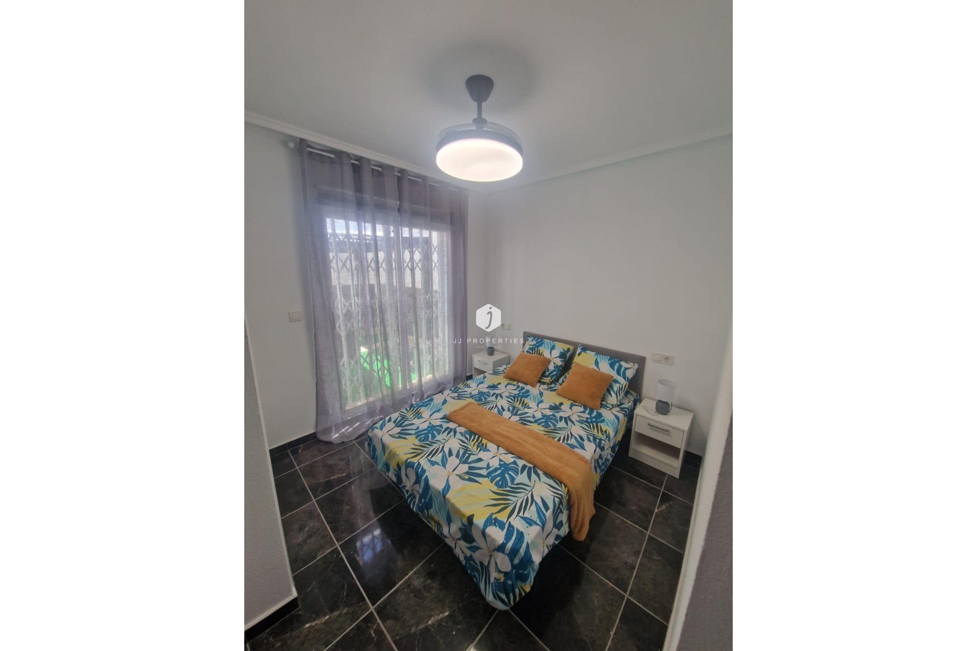 Segunda mano - Apartamento / piso -
Torrevieja - Centro - Muelle Pesquero