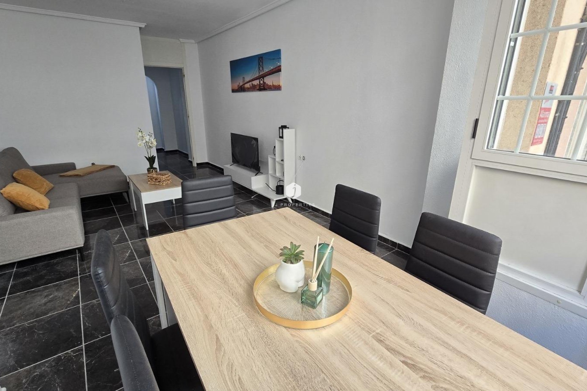 Segunda mano - Apartamento / piso -
Torrevieja - Centro - Muelle Pesquero