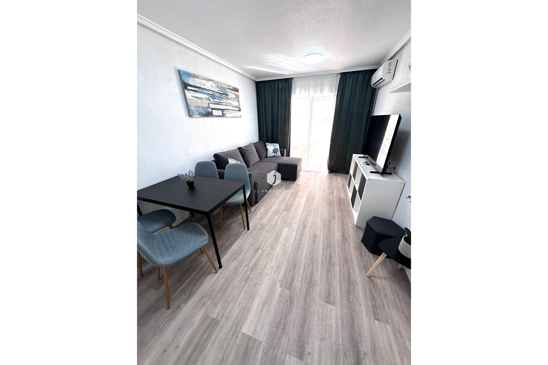Segunda mano - Apartamento / piso -
Torrevieja - Centro - Muelle Pesquero