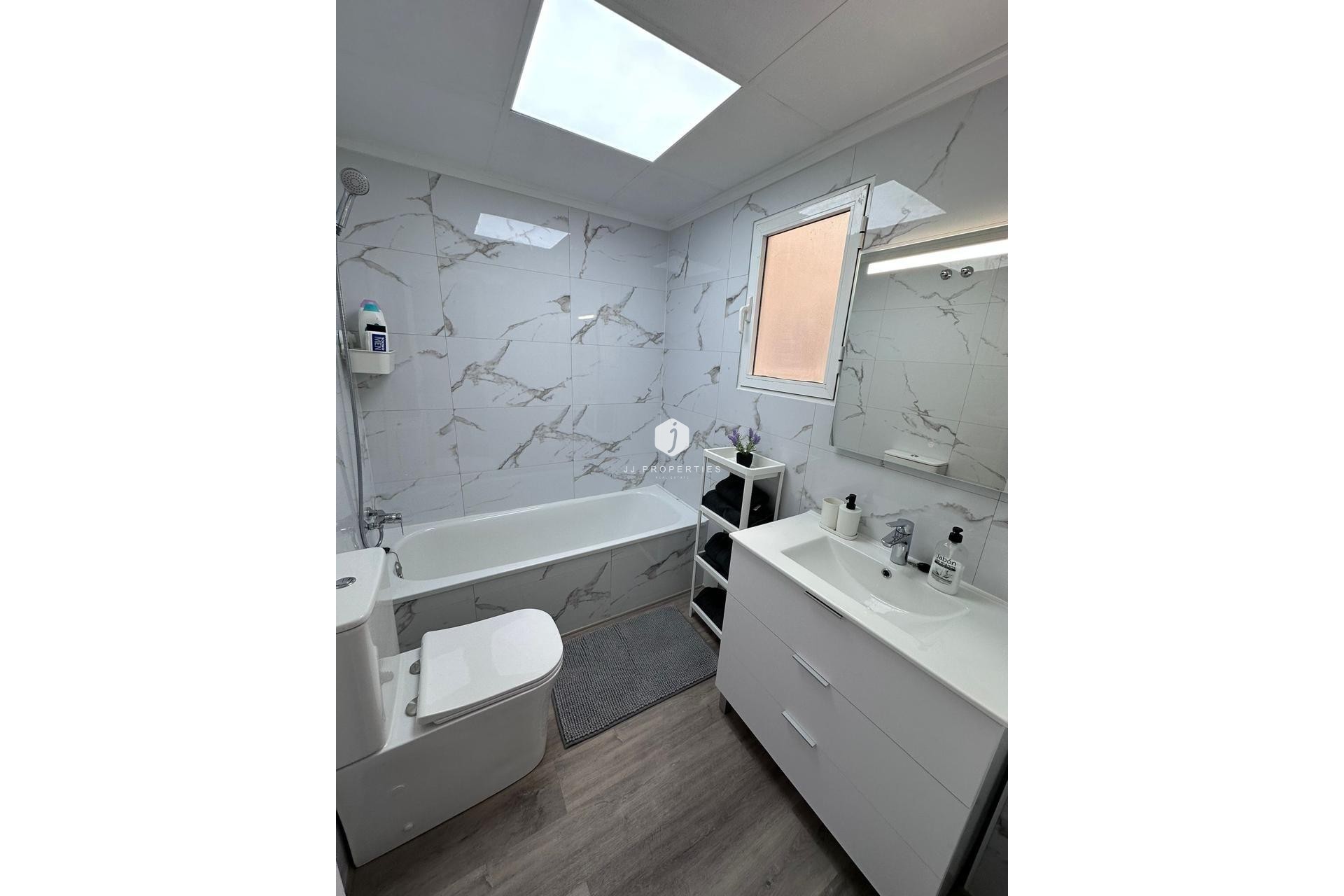 Segunda mano - Apartamento / piso -
Torrevieja - Centro - Muelle Pesquero