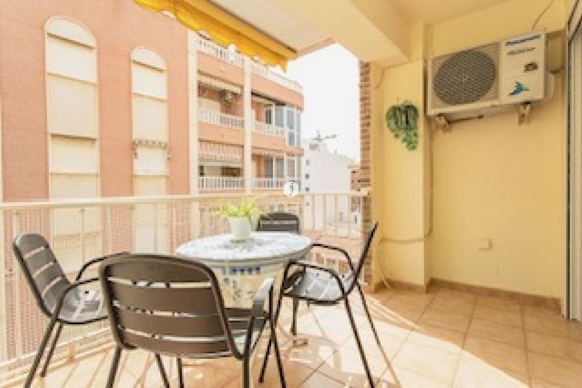Segunda mano - Apartamento / piso -
Torrevieja - Centro-Muelle Pesquero