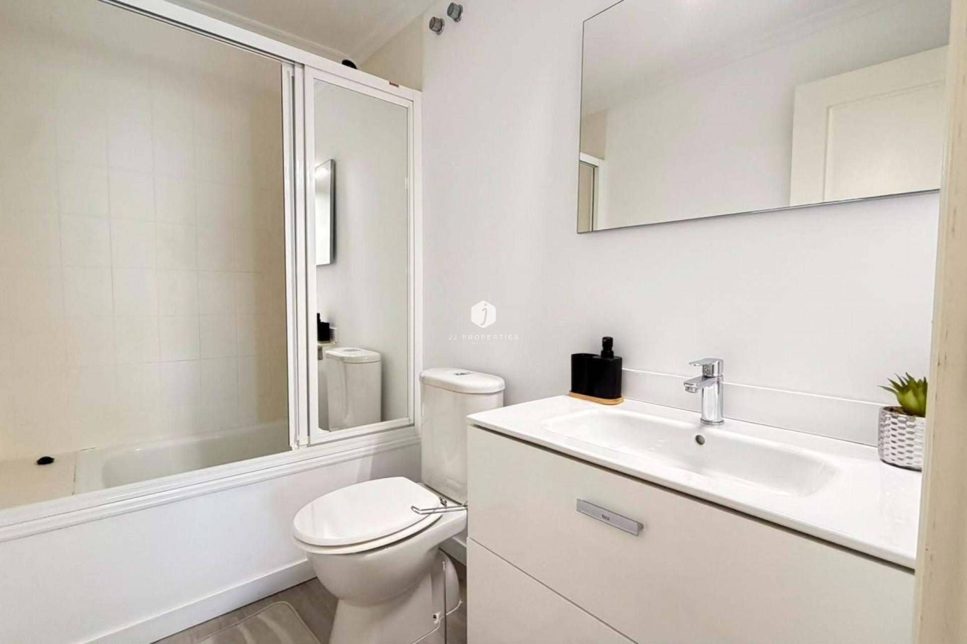 Segunda mano - Apartamento / piso -
Torrevieja - Centro - Muelle Pesquero