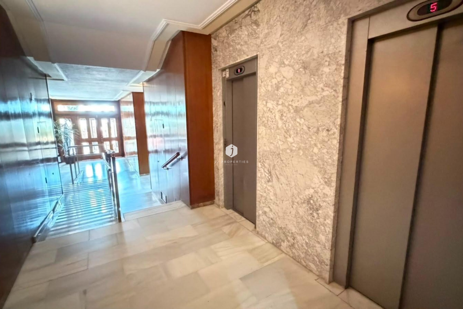 Segunda mano - Apartamento / piso -
Torrevieja - Centro - Muelle Pesquero