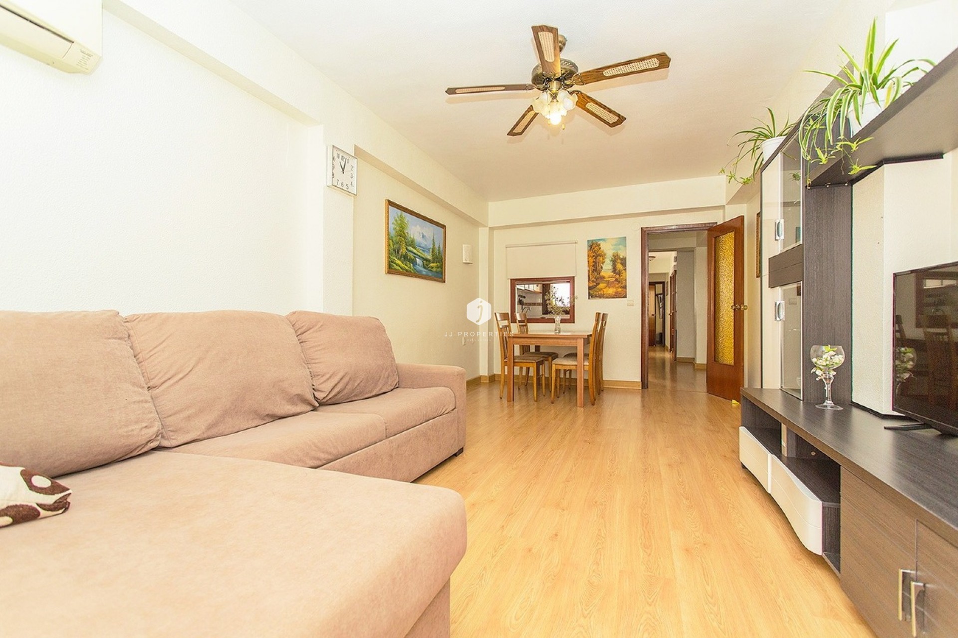 Segunda mano - Apartamento / piso -
Torrevieja - Centro-Muelle Pesquero