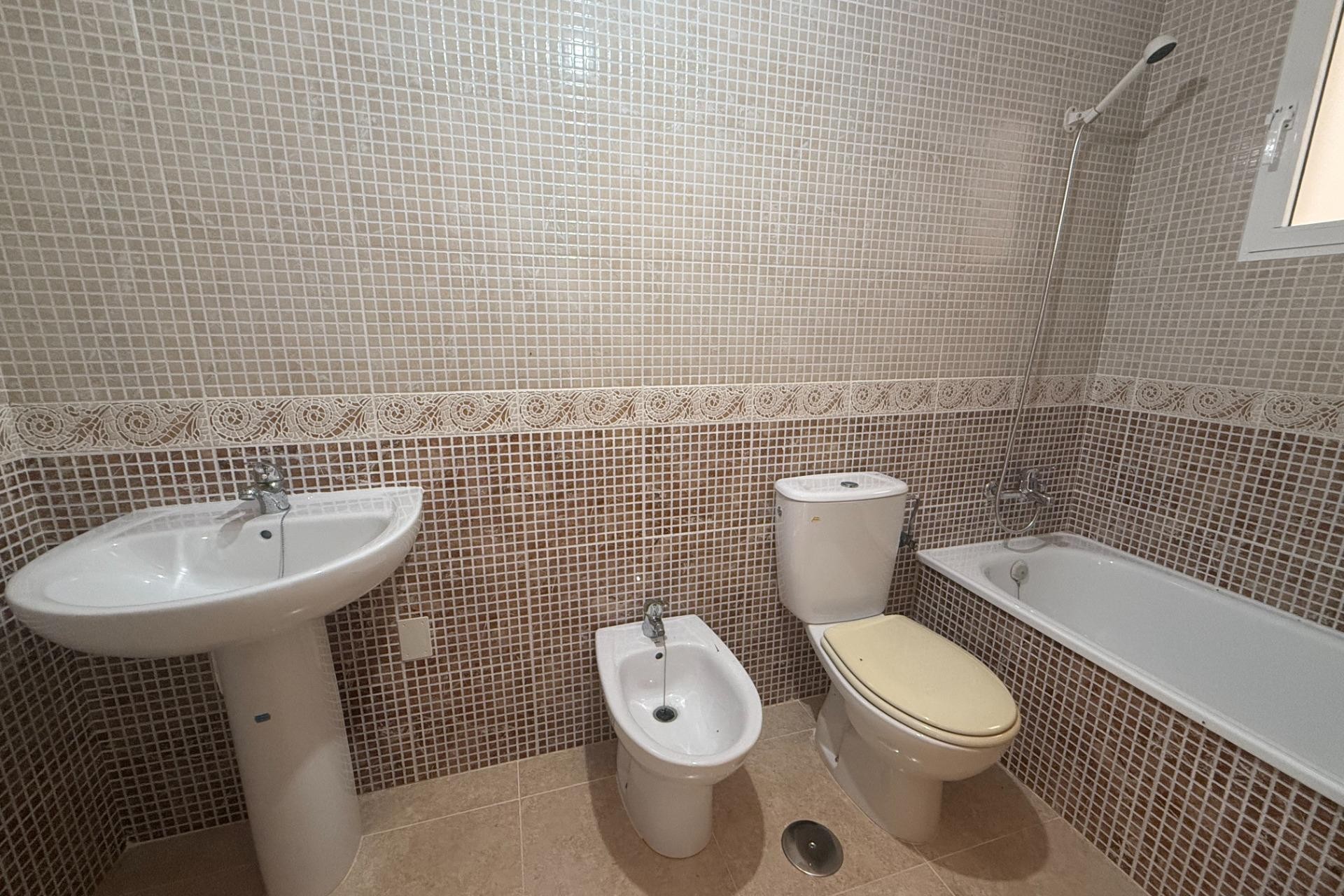 Segunda mano - Apartamento / piso -
Torrevieja - Centro