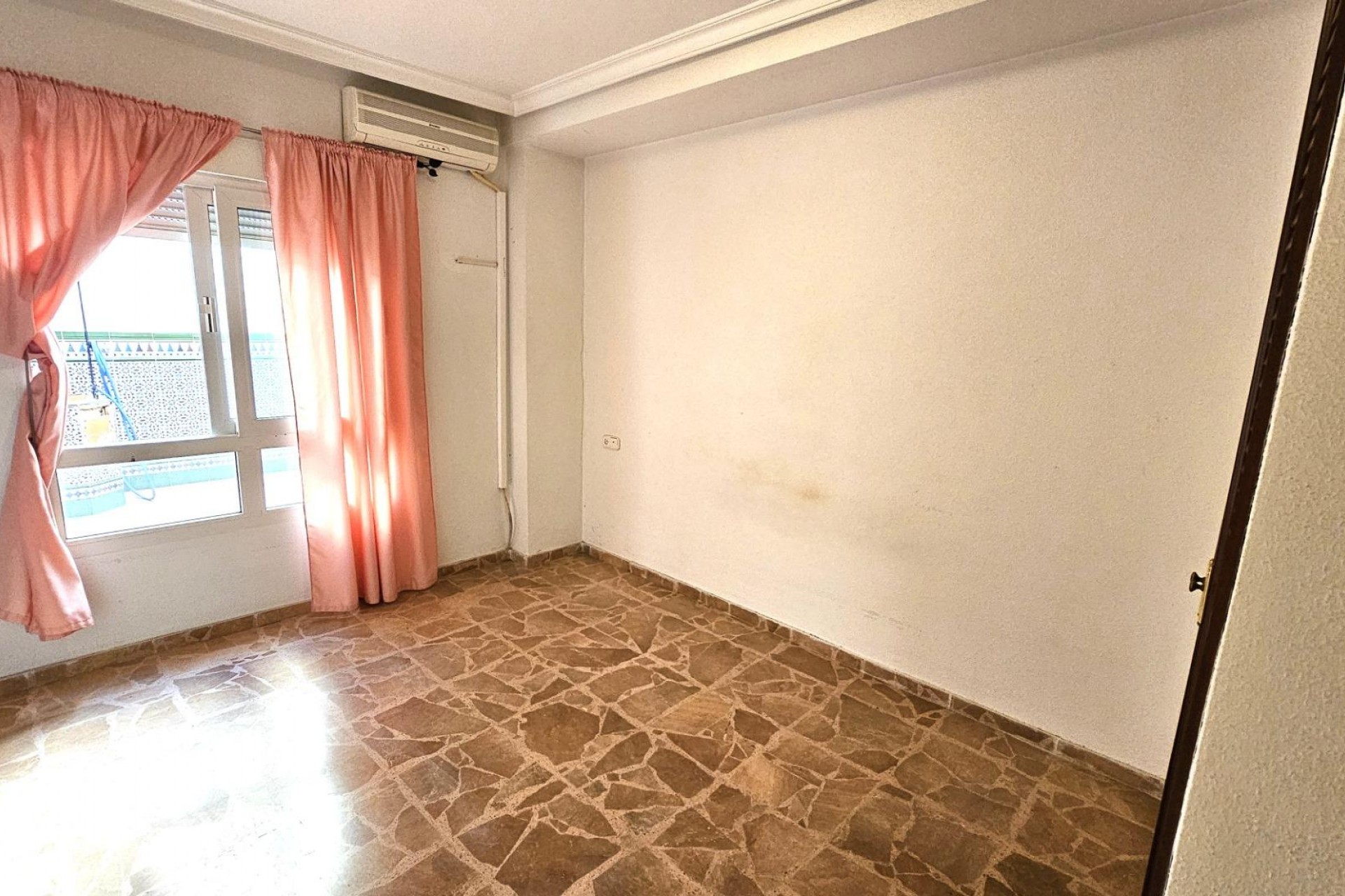 Segunda mano - Apartamento / piso -
Torrevieja - Centro