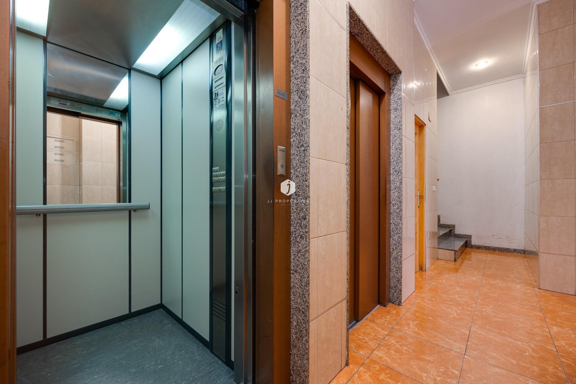 Segunda mano - Apartamento / piso -
Torrevieja - Centro