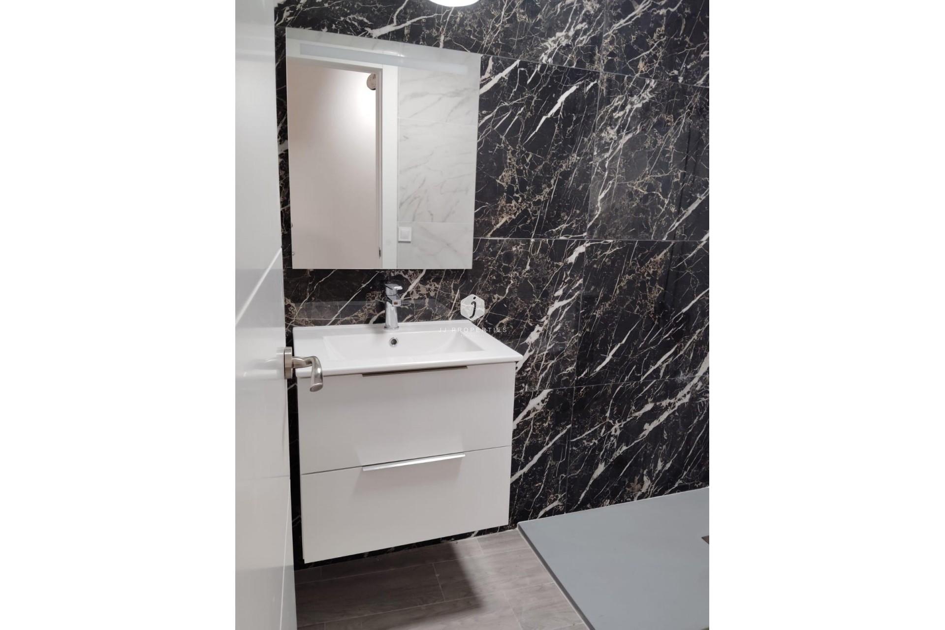 Segunda mano - Apartamento / piso -
Torrevieja - Centro