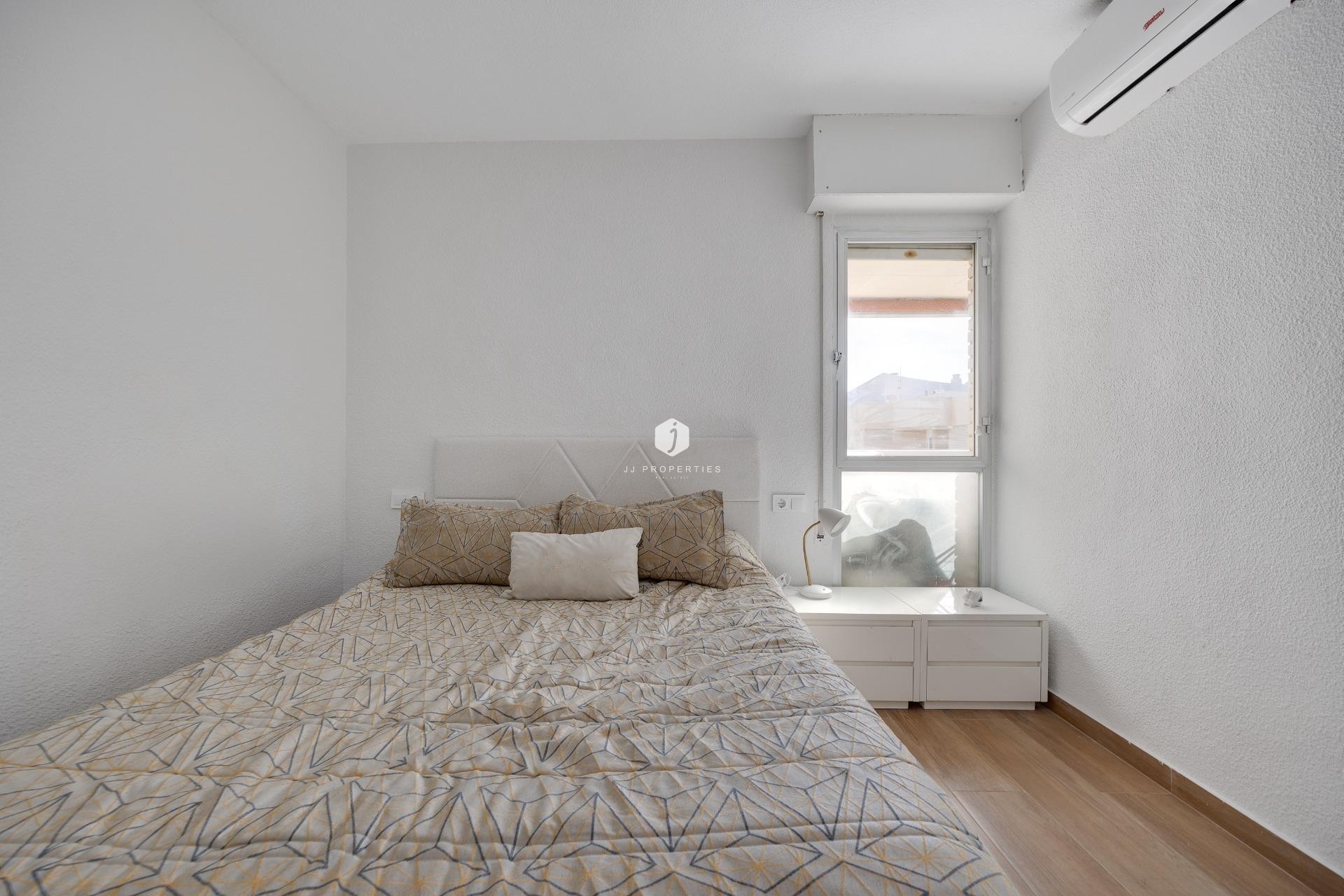 Segunda mano - Apartamento / piso -
Torrevieja - Centro