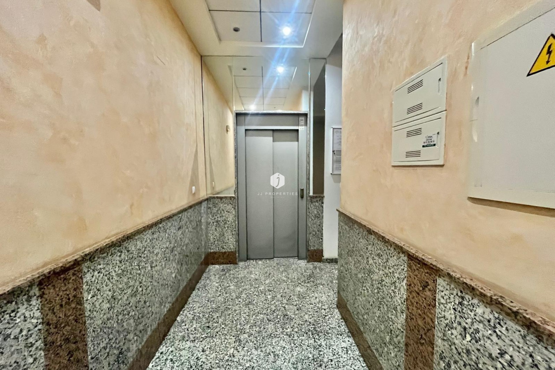 Segunda mano - Apartamento / piso -
Torrevieja - Centro