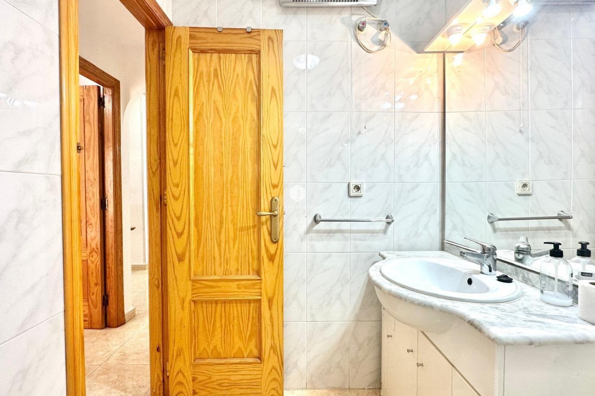 Segunda mano - Apartamento / piso -
Torrevieja - Centro