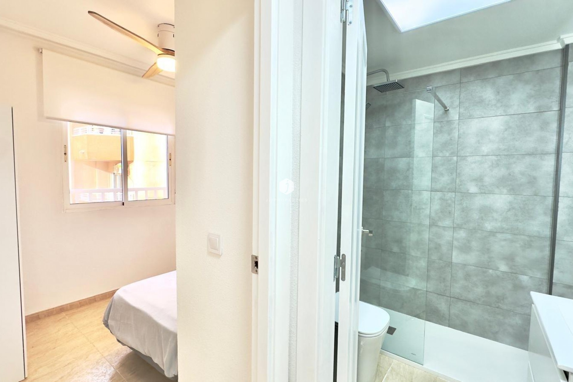 Segunda mano - Apartamento / piso -
Torrevieja - Centro