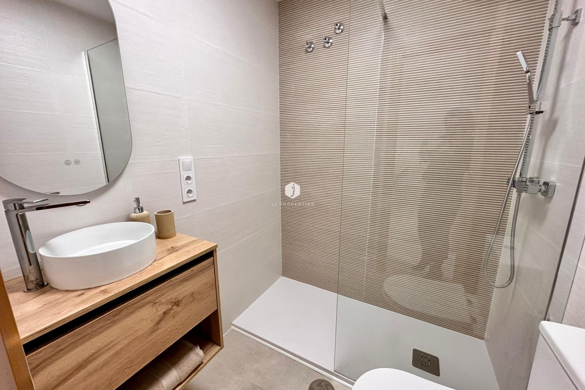 Segunda mano - Apartamento / piso -
Torrevieja - Centro