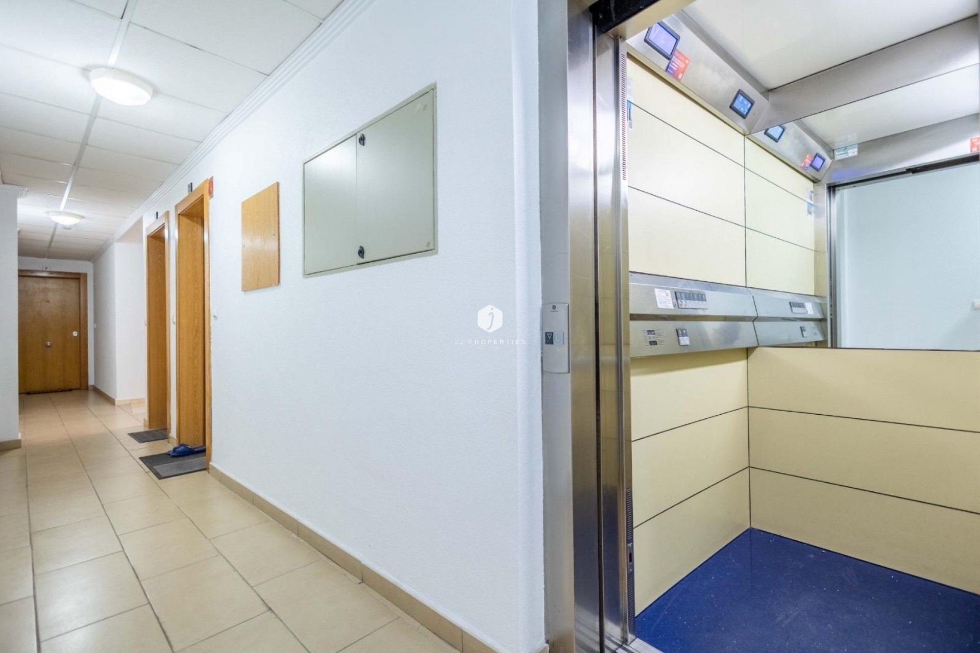 Segunda mano - Apartamento / piso -
Torrevieja - Centro