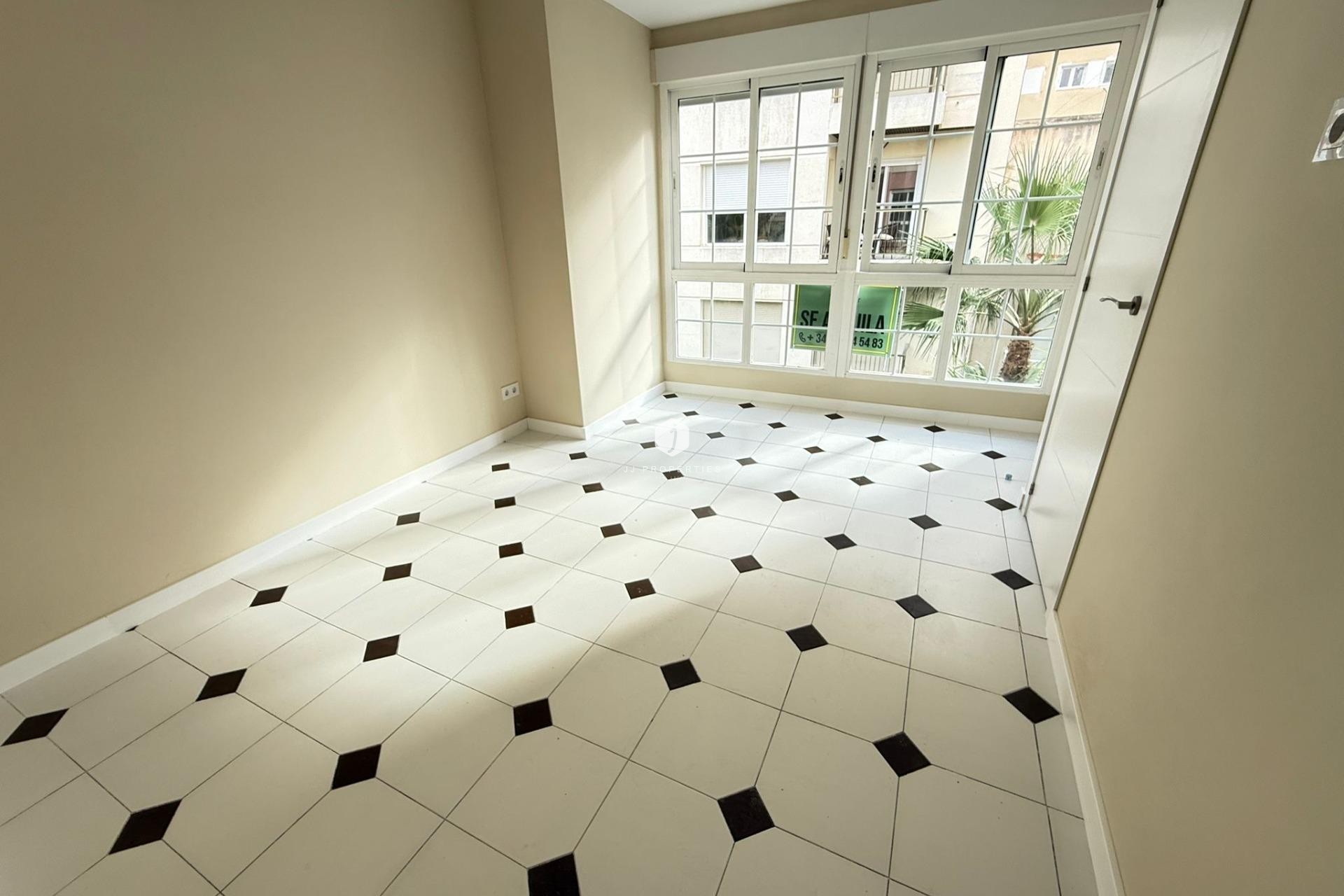 Segunda mano - Apartamento / piso -
Torrevieja - Centro