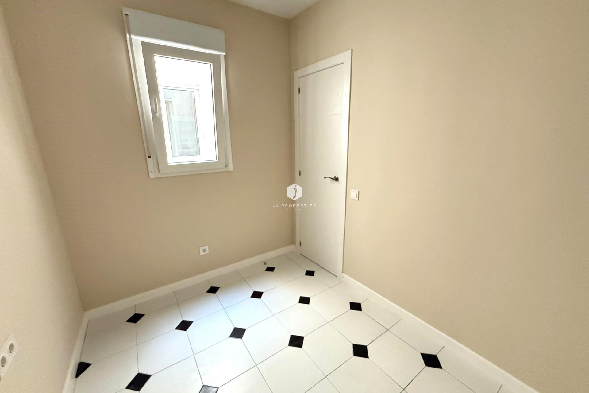 Segunda mano - Apartamento / piso -
Torrevieja - Centro