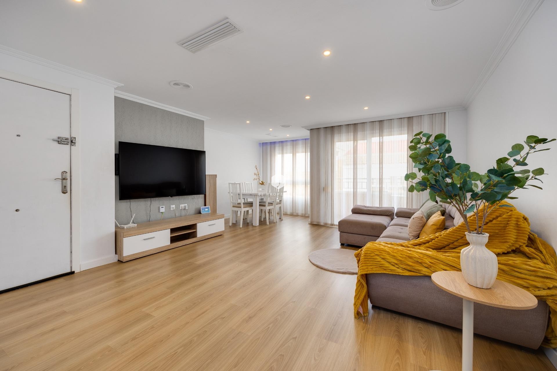 Segunda mano - Apartamento / piso -
Torrevieja - Centro