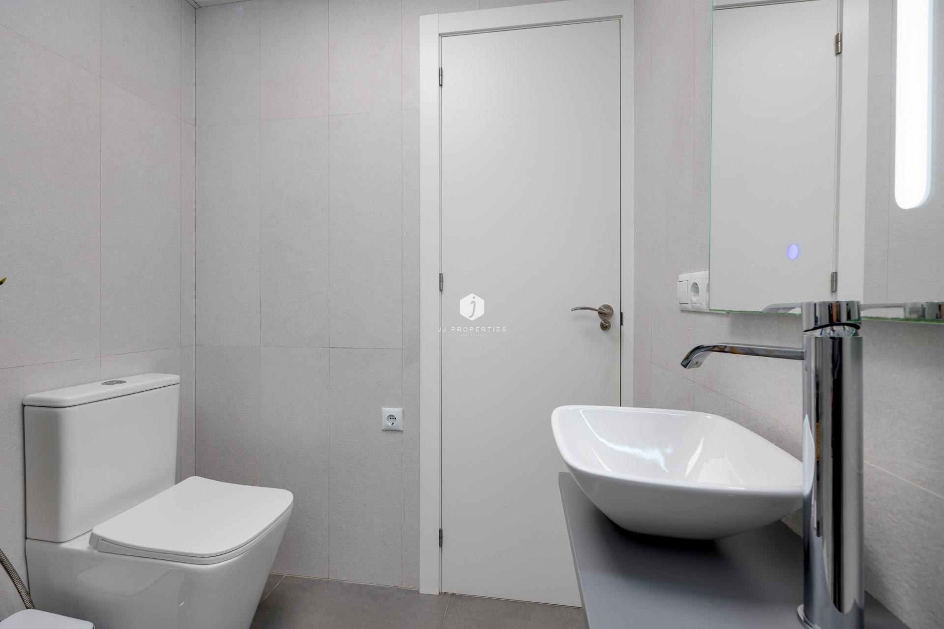 Segunda mano - Apartamento / piso -
Torrevieja - Centro