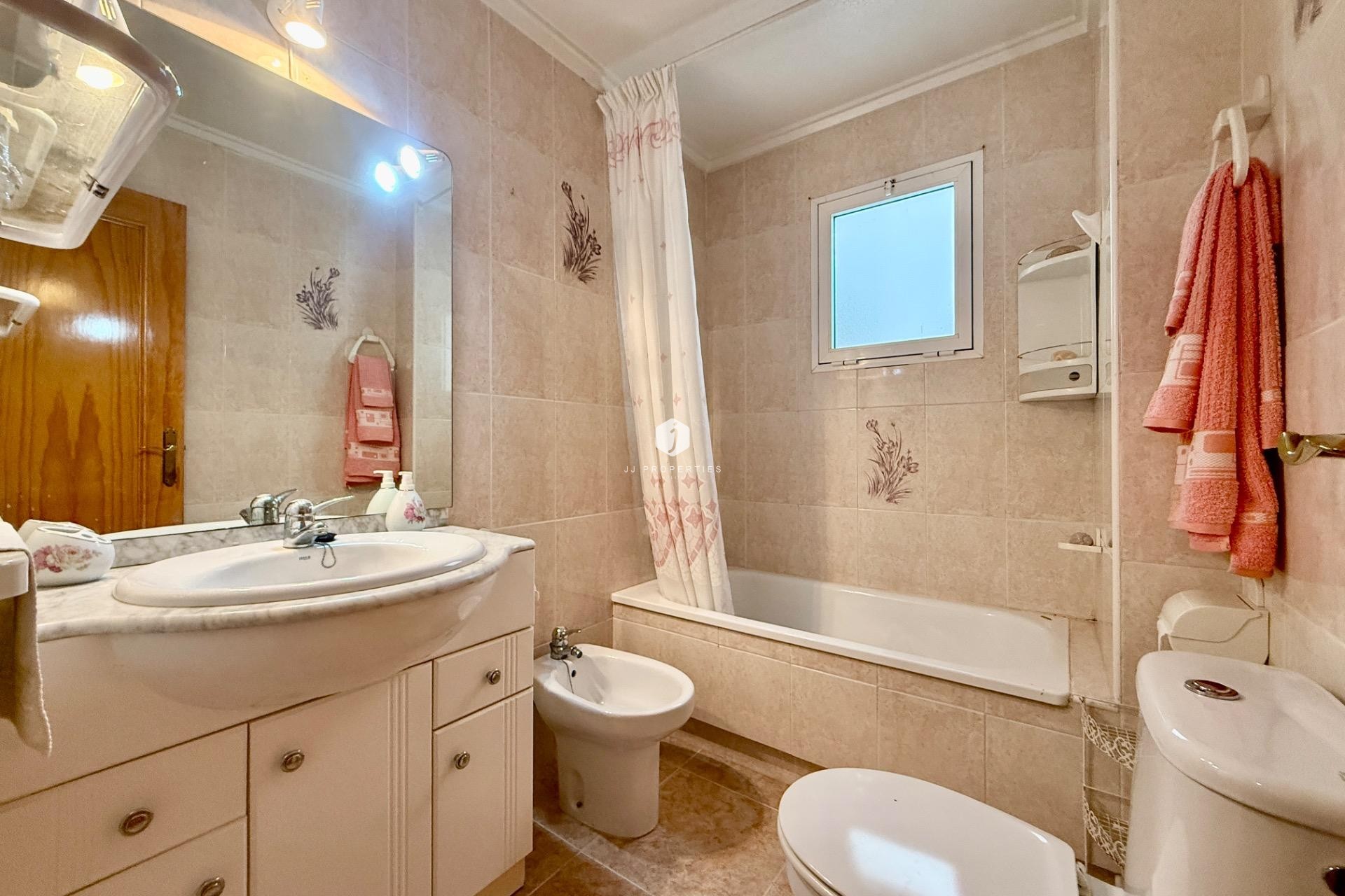 Segunda mano - Apartamento / piso -
Torrevieja - Centro