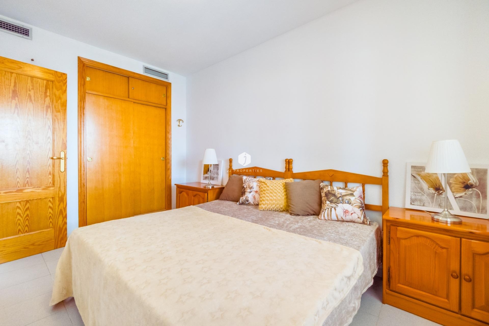 Segunda mano - Apartamento / piso -
Torrevieja - Centro