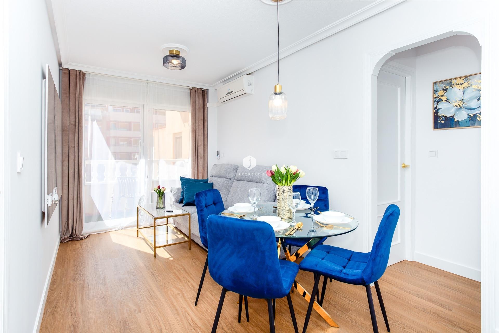 Segunda mano - Apartamento / piso -
Torrevieja - Centro