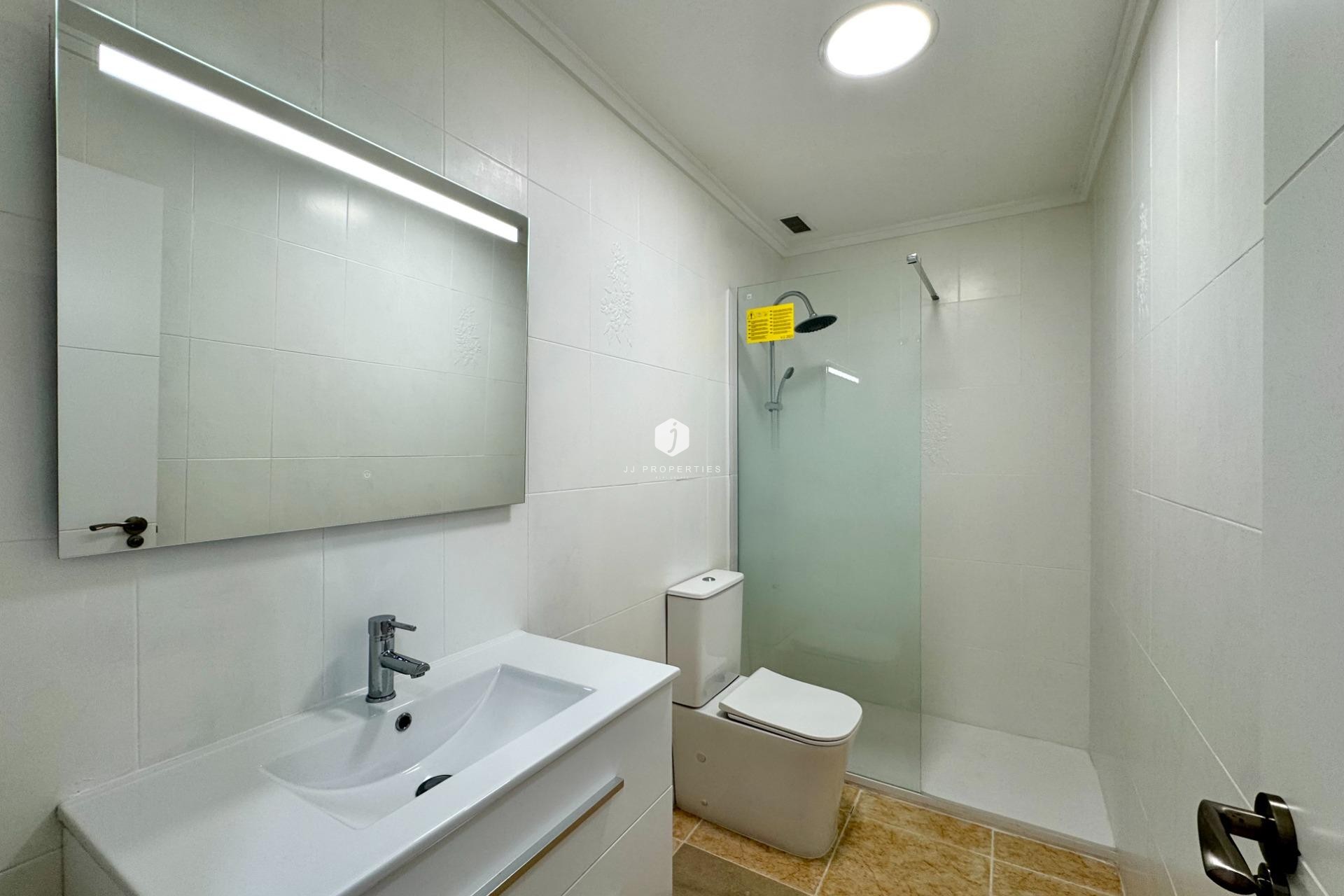 Segunda mano - Apartamento / piso -
Torrevieja - Centro