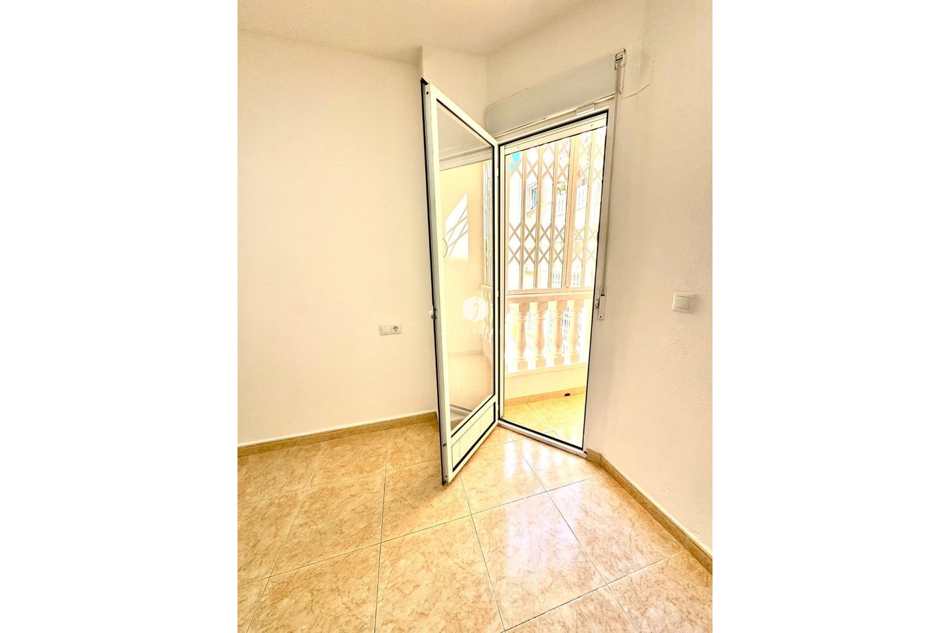 Segunda mano - Apartamento / piso -
Torrevieja - Centro