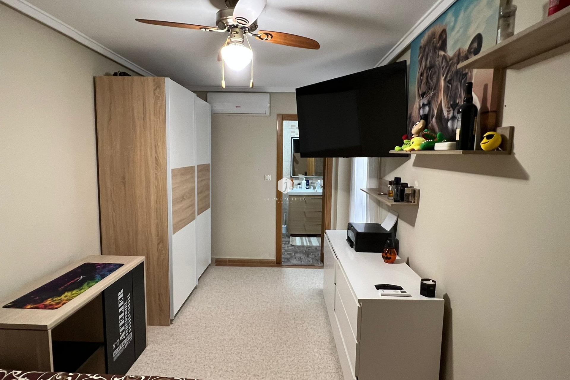 Segunda mano - Apartamento / piso -
Torrevieja - Centro
