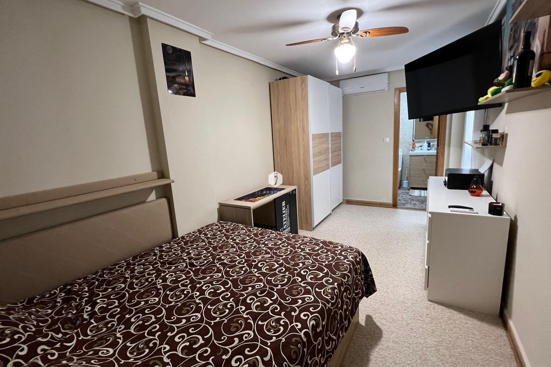 Segunda mano - Apartamento / piso -
Torrevieja - Centro