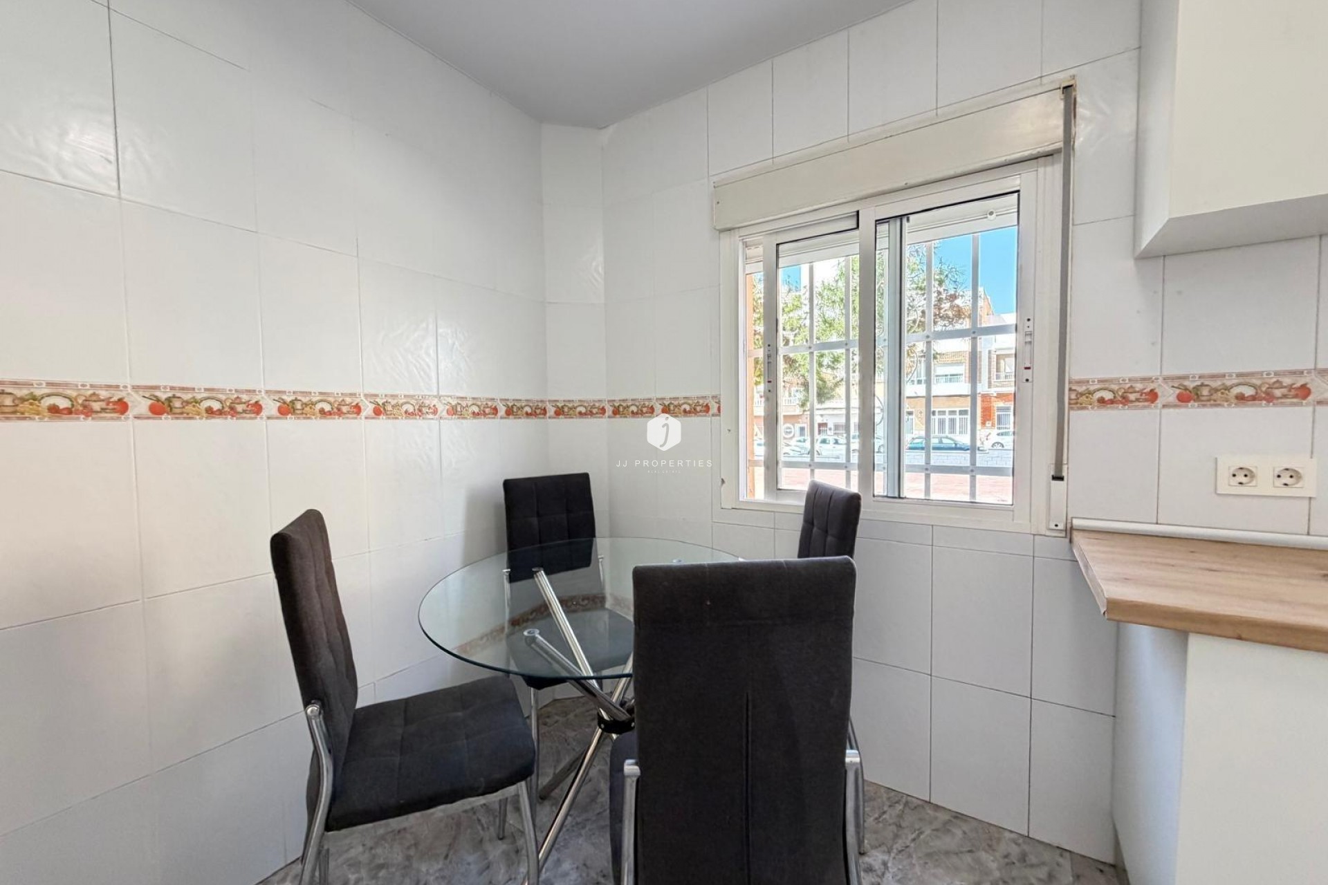 Segunda mano - Apartamento / piso -
Torrevieja - Centro