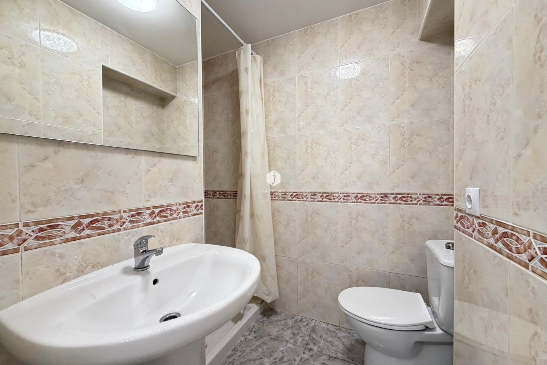 Segunda mano - Apartamento / piso -
Torrevieja - Centro