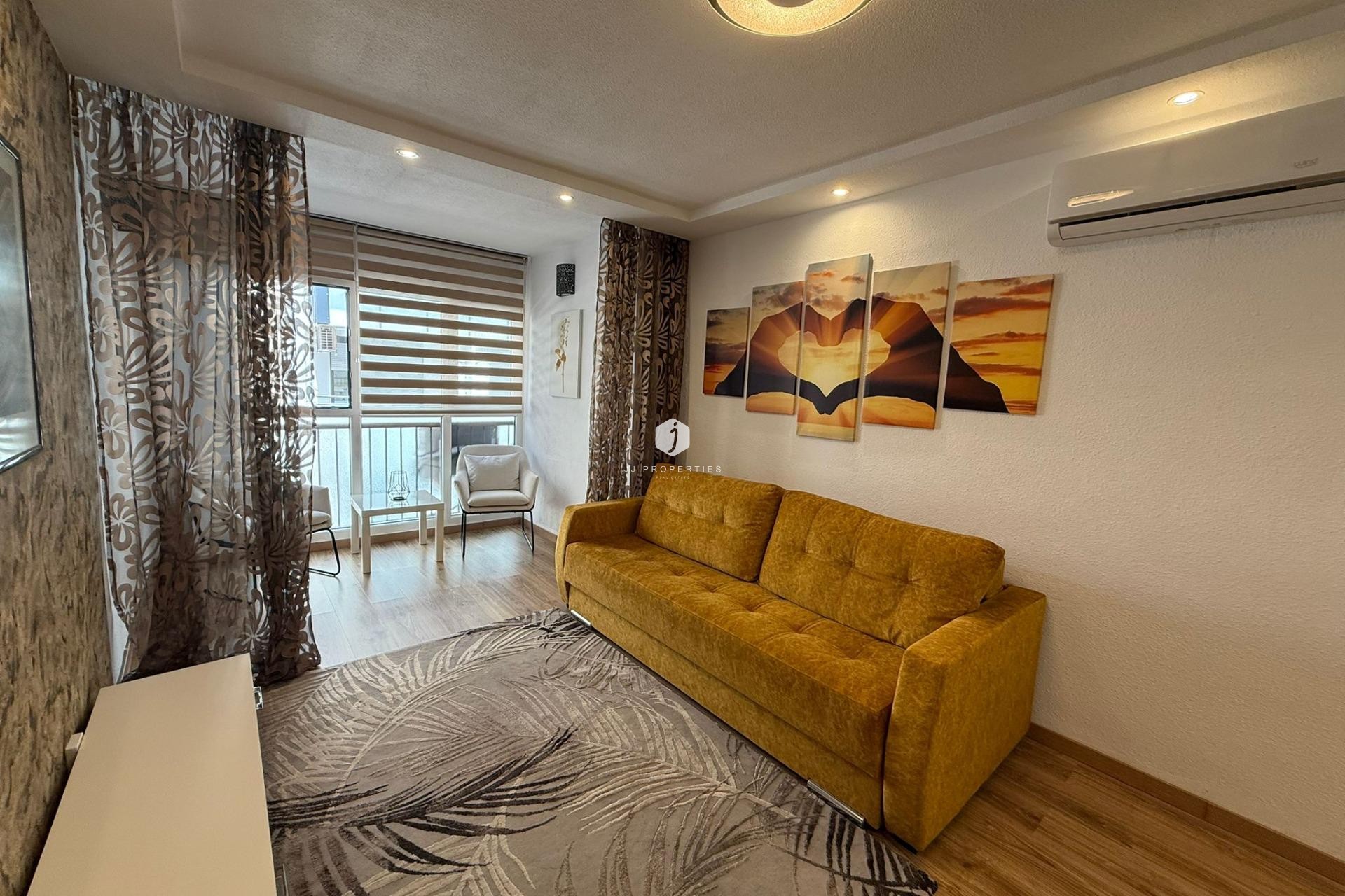 Segunda mano - Apartamento / piso -
Torrevieja - Centro