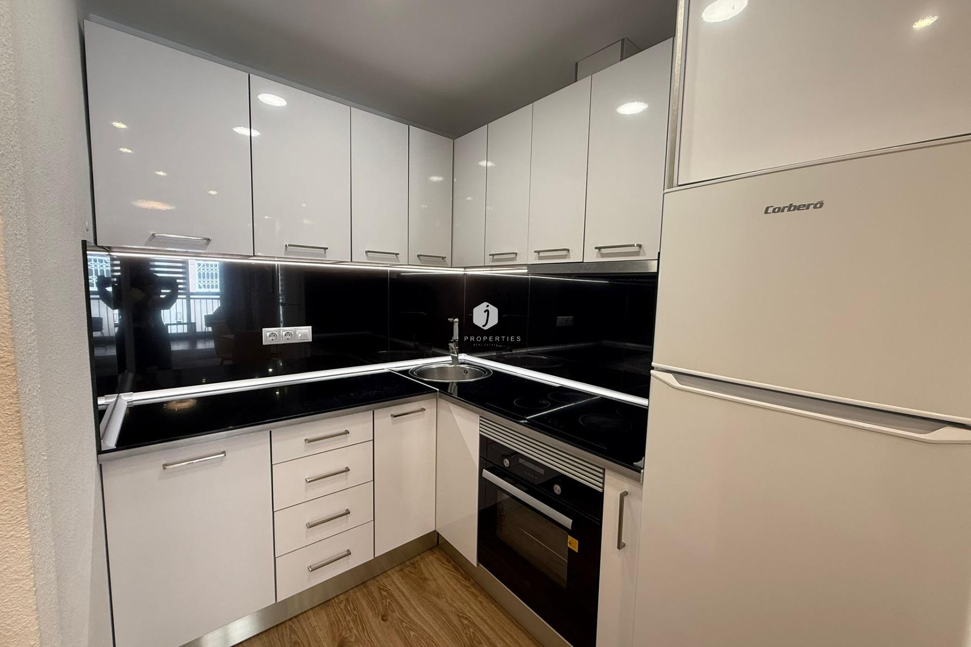Segunda mano - Apartamento / piso -
Torrevieja - Centro
