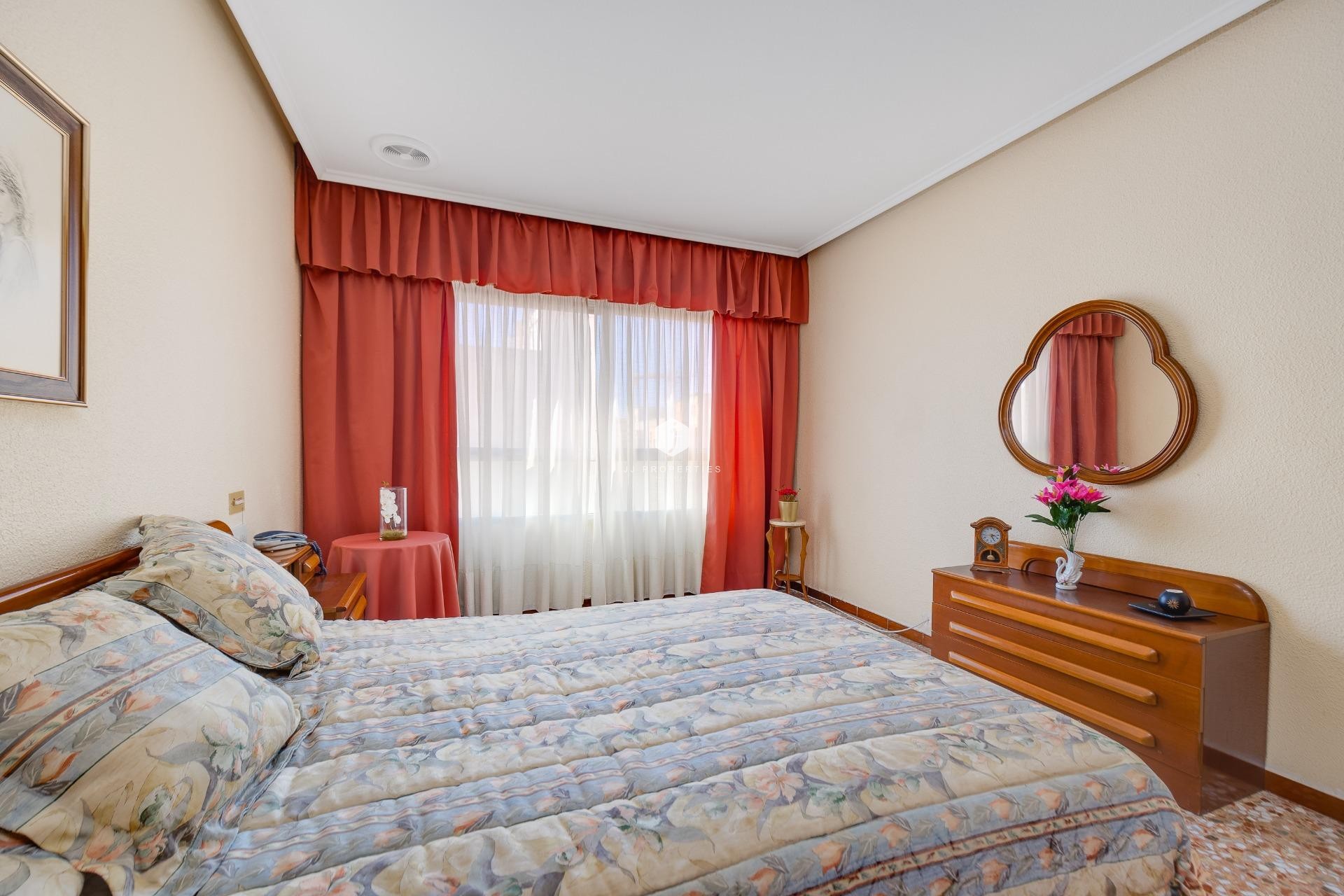 Segunda mano - Apartamento / piso -
Torrevieja - Centro