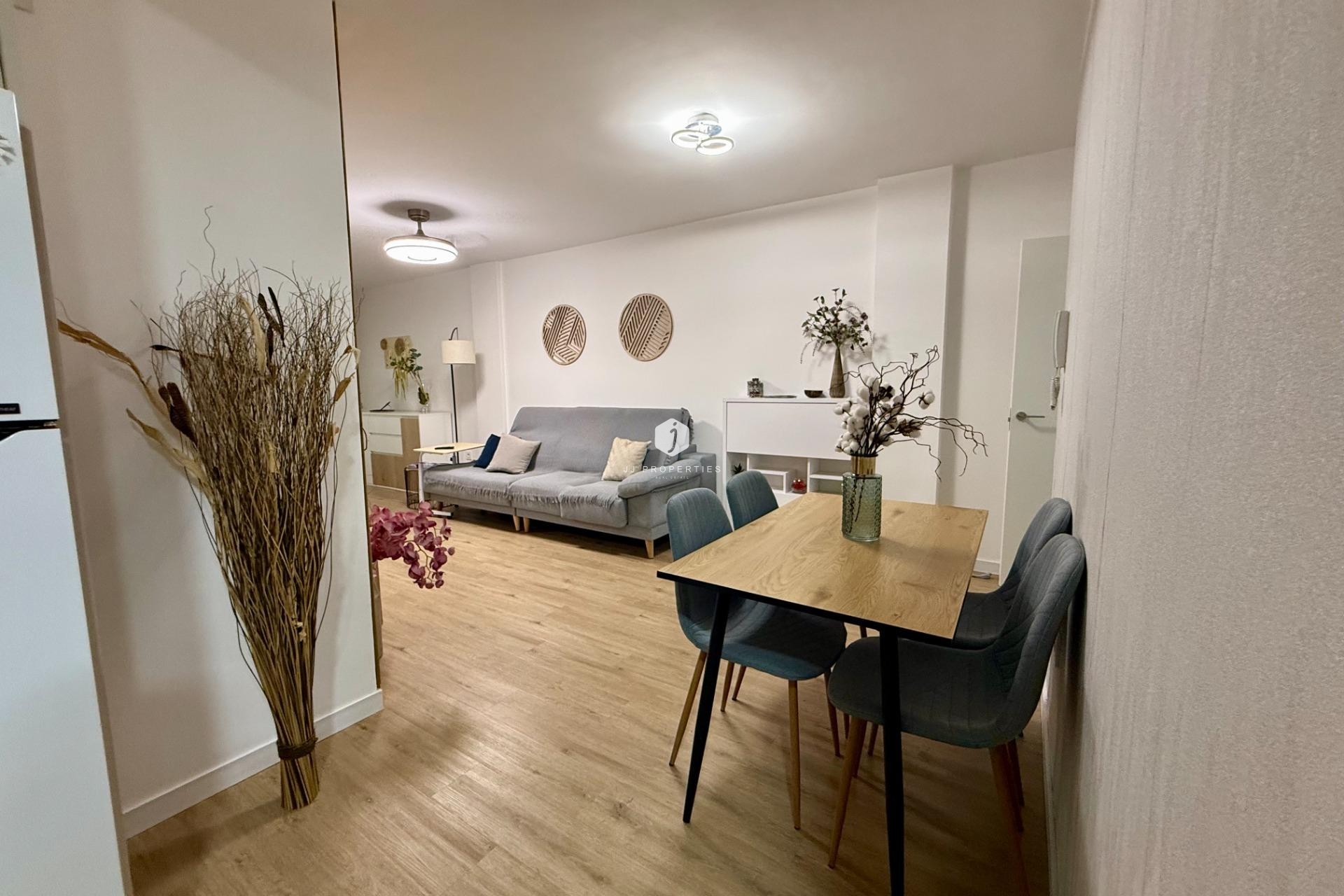 Segunda mano - Apartamento / piso -
Torrevieja - Centro