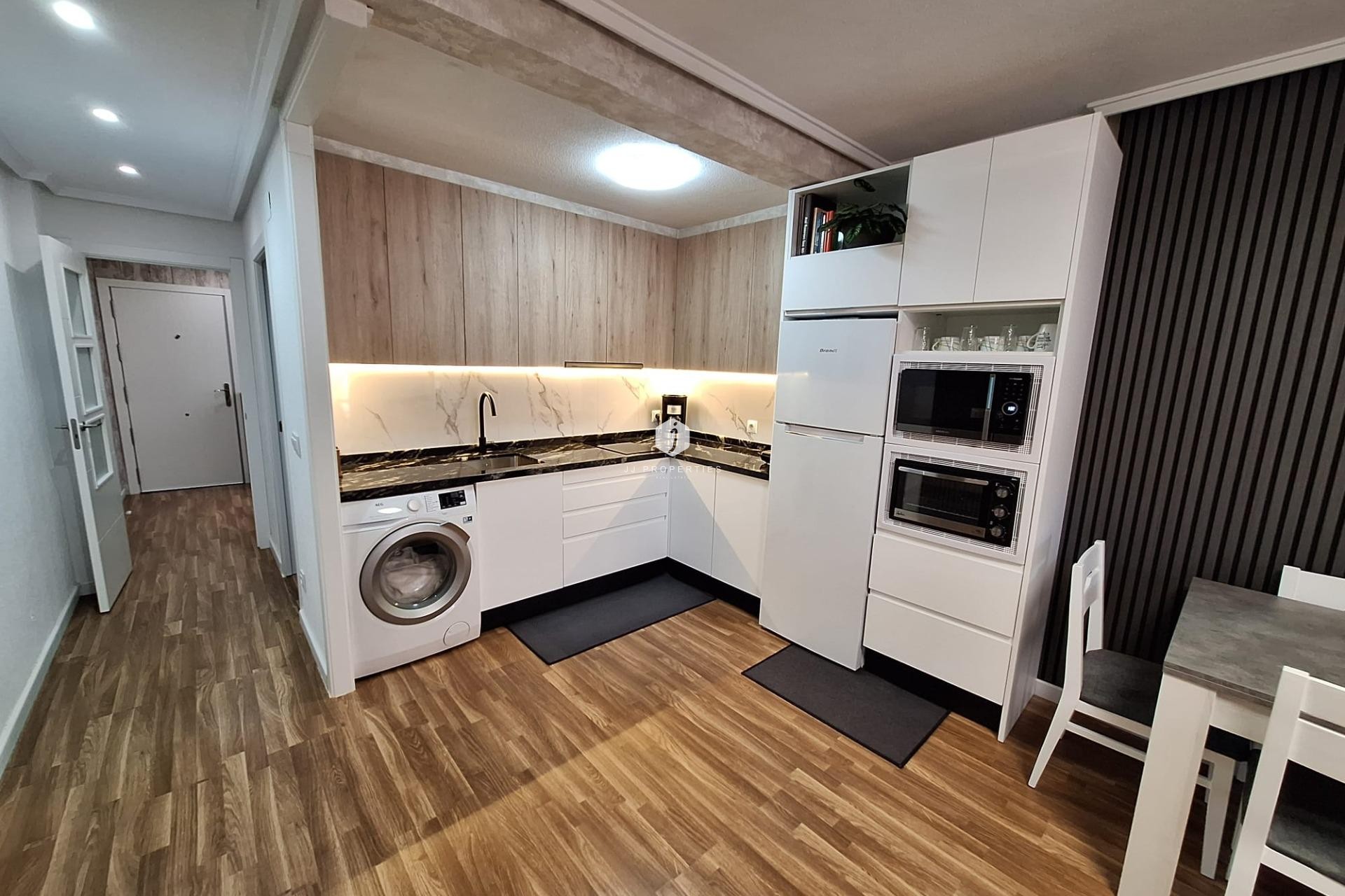 Segunda mano - Apartamento / piso -
Torrevieja - Centro