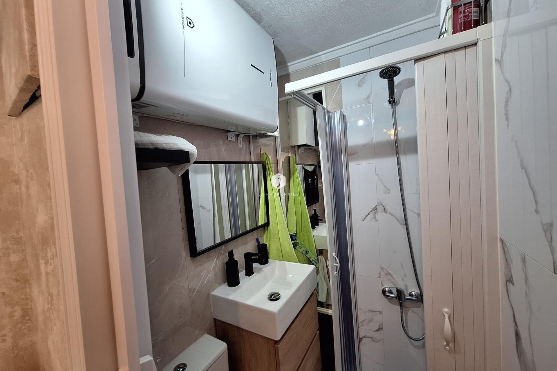 Segunda mano - Apartamento / piso -
Torrevieja - Centro