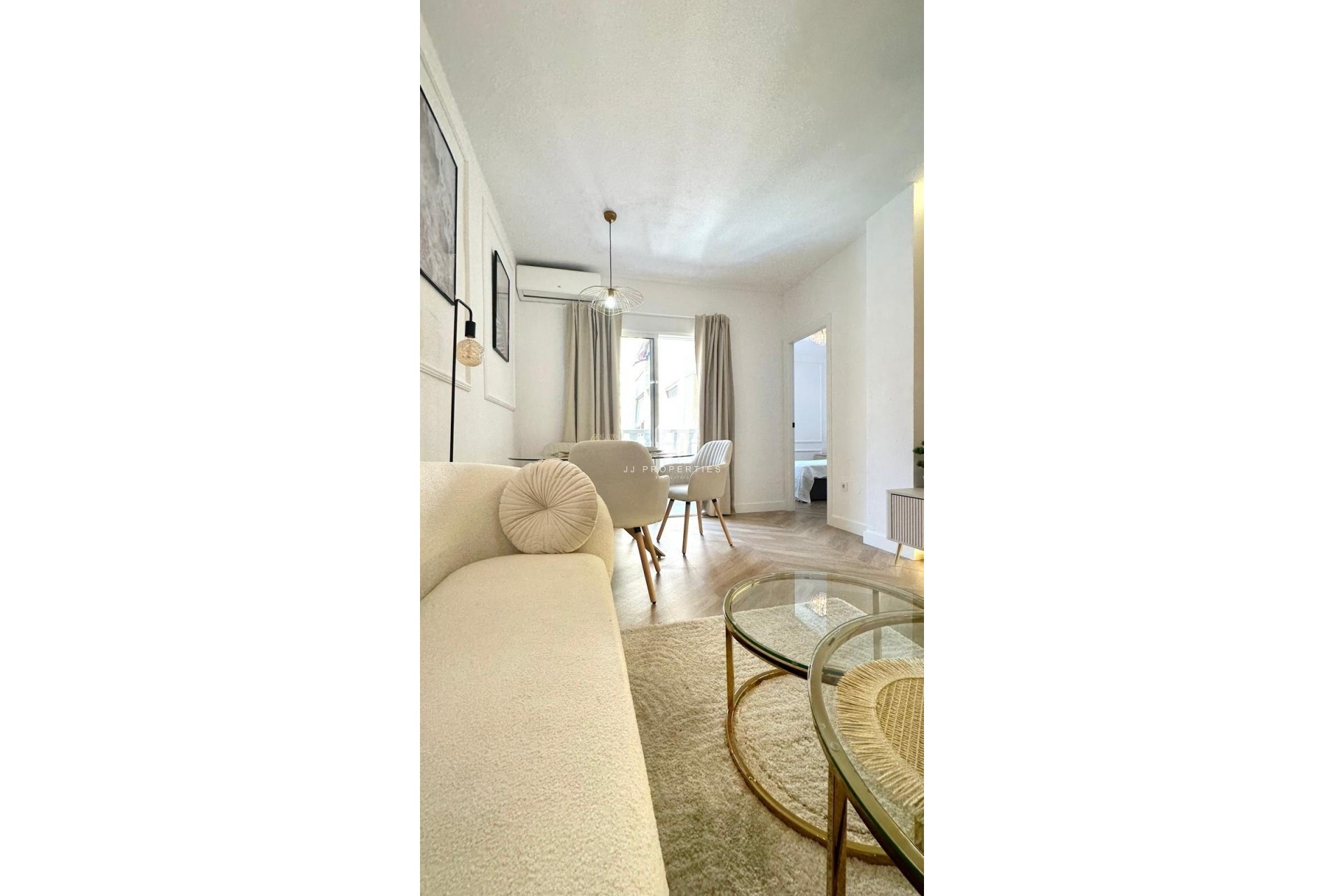 Segunda mano - Apartamento / piso -
Torrevieja - Centro