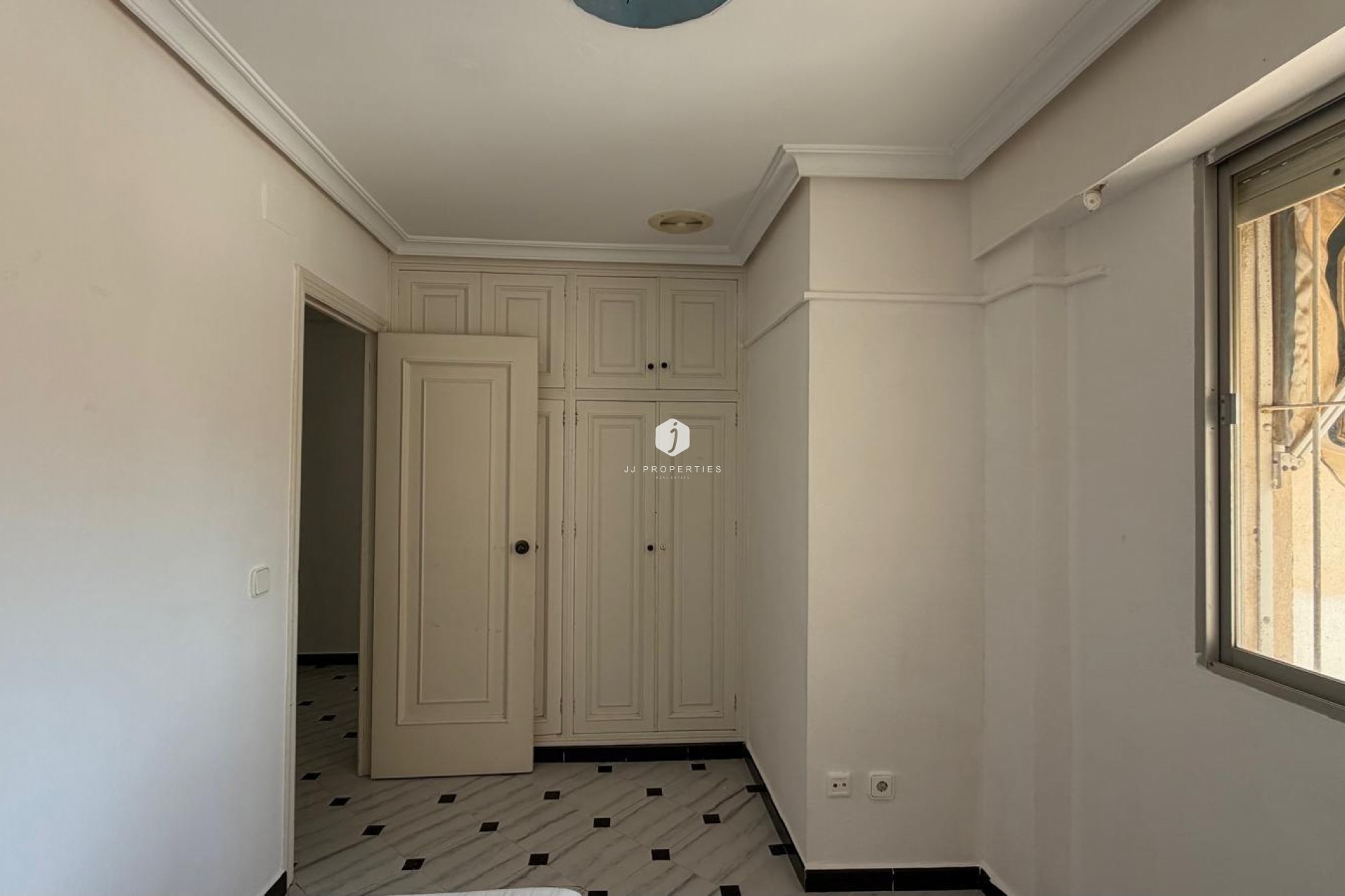 Segunda mano - Apartamento / piso -
Torrevieja - Centro