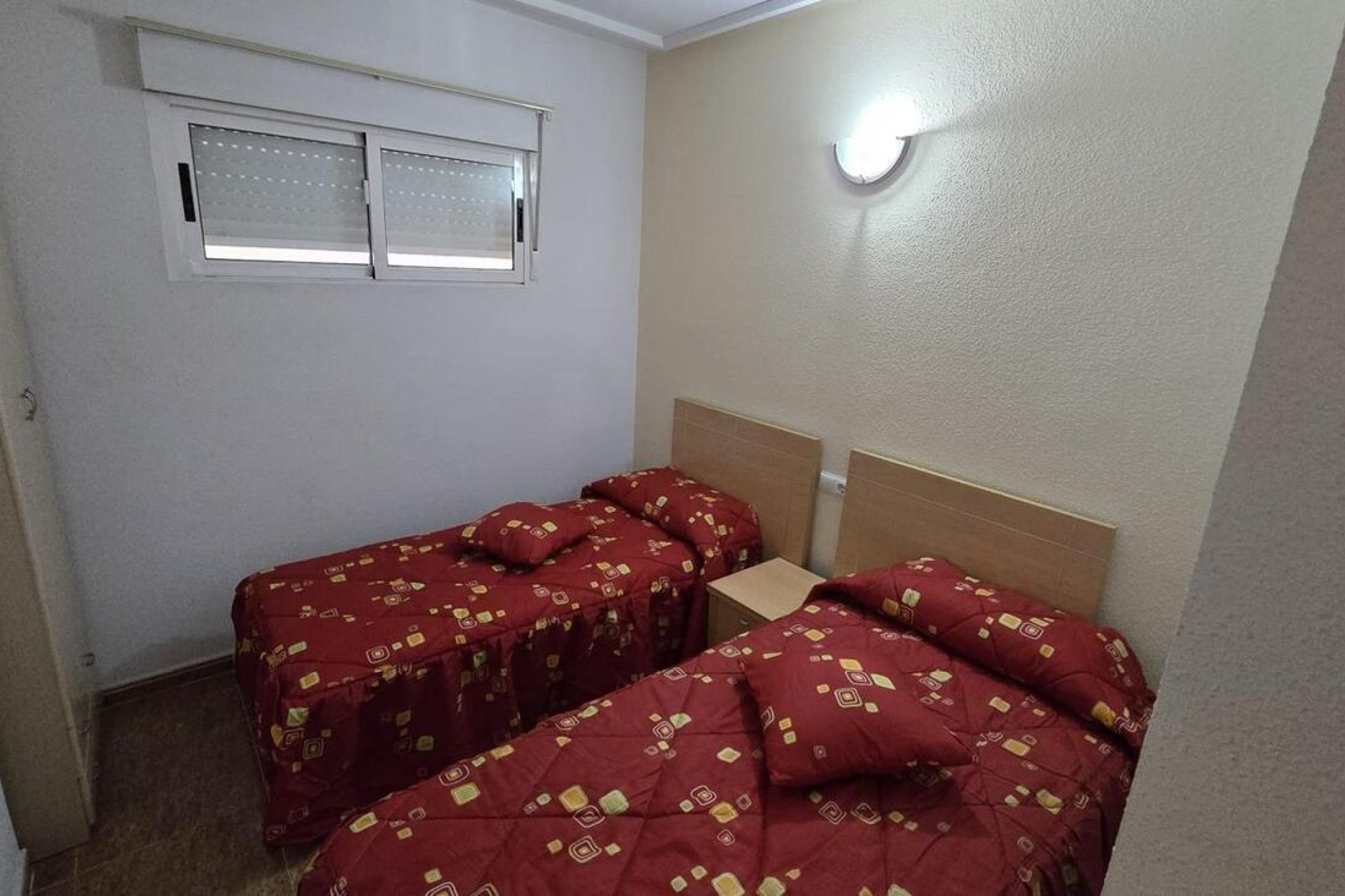 Segunda mano - Apartamento / piso -
Torrevieja - CORTES VALENCIANAS