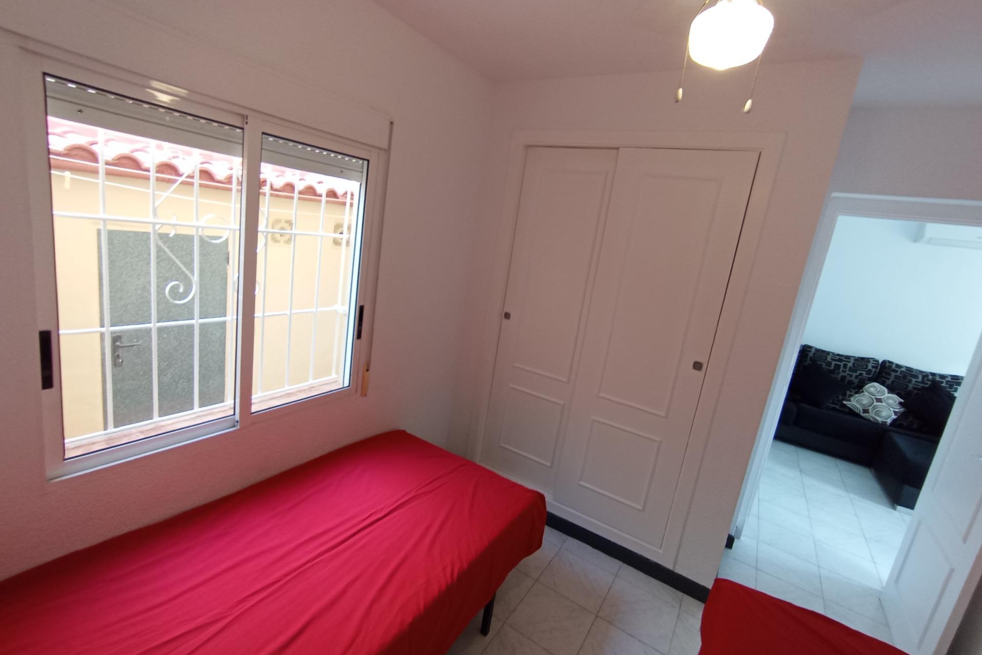 Segunda mano - Apartamento / piso -
Torrevieja - El Limonar