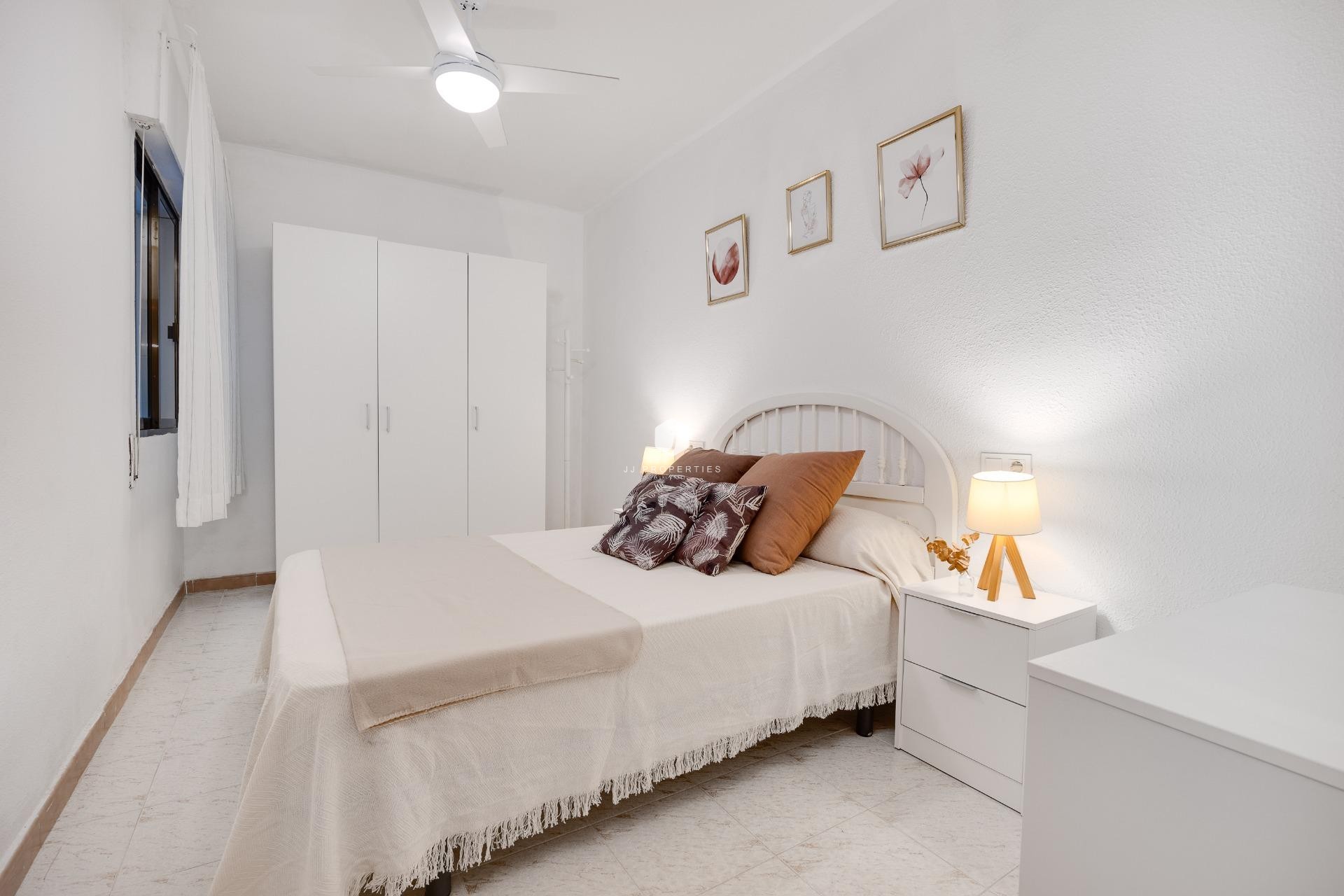 Segunda mano - Apartamento / piso -
Torrevieja - Estacion de autobuses