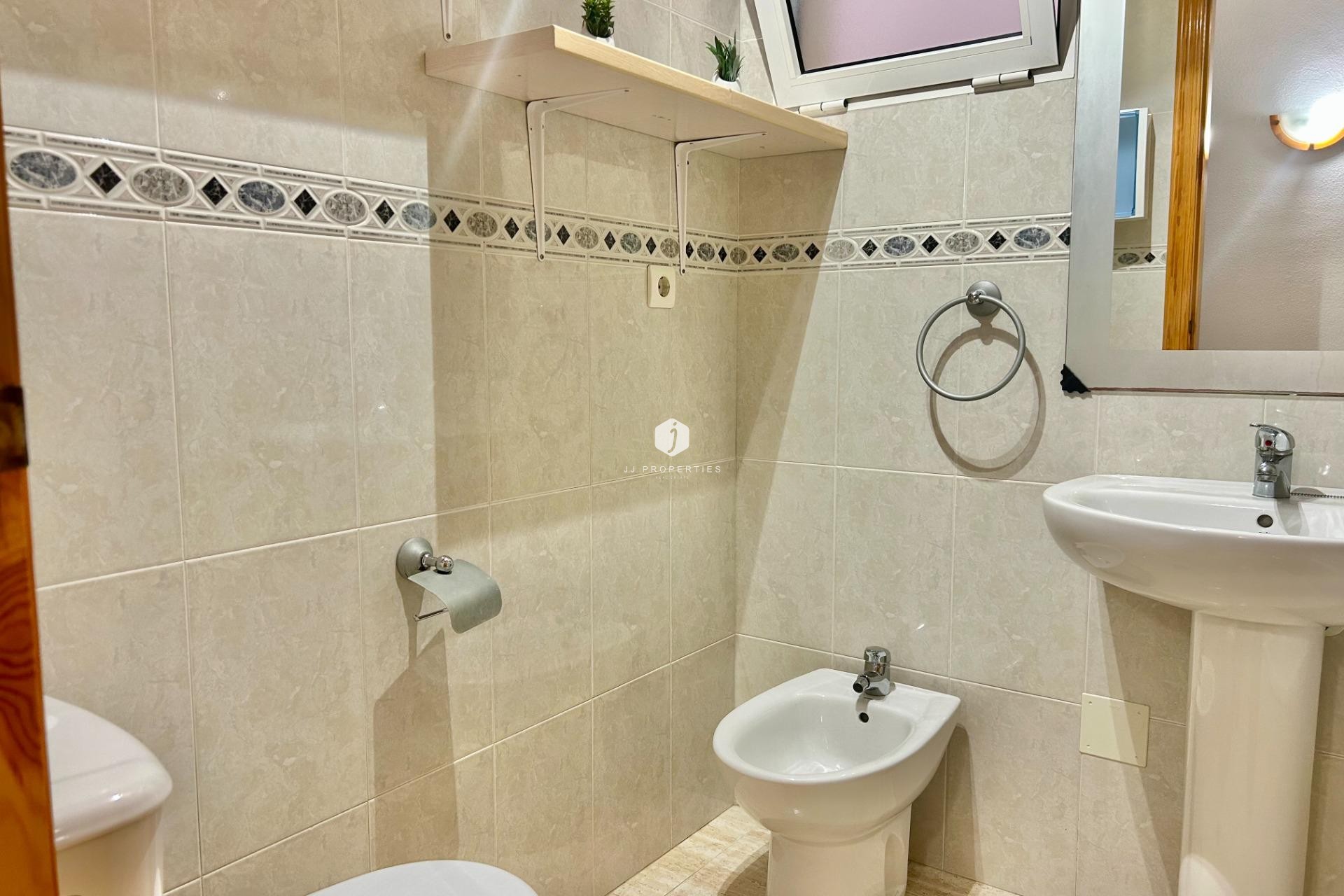 Segunda mano - Apartamento / piso -
Torrevieja - Estacion de autobuses