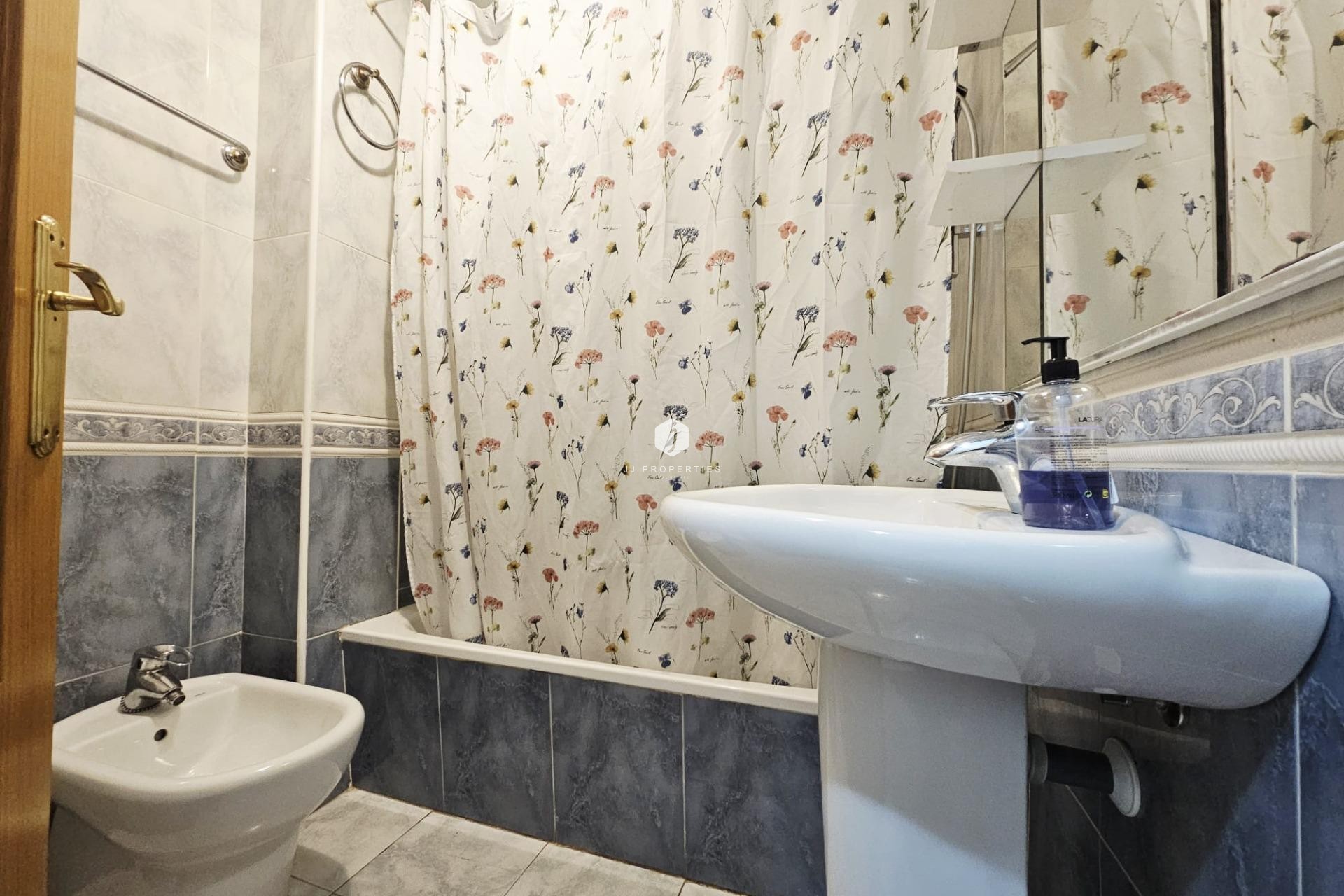 Segunda mano - Apartamento / piso -
Torrevieja - Estacion de autobuses