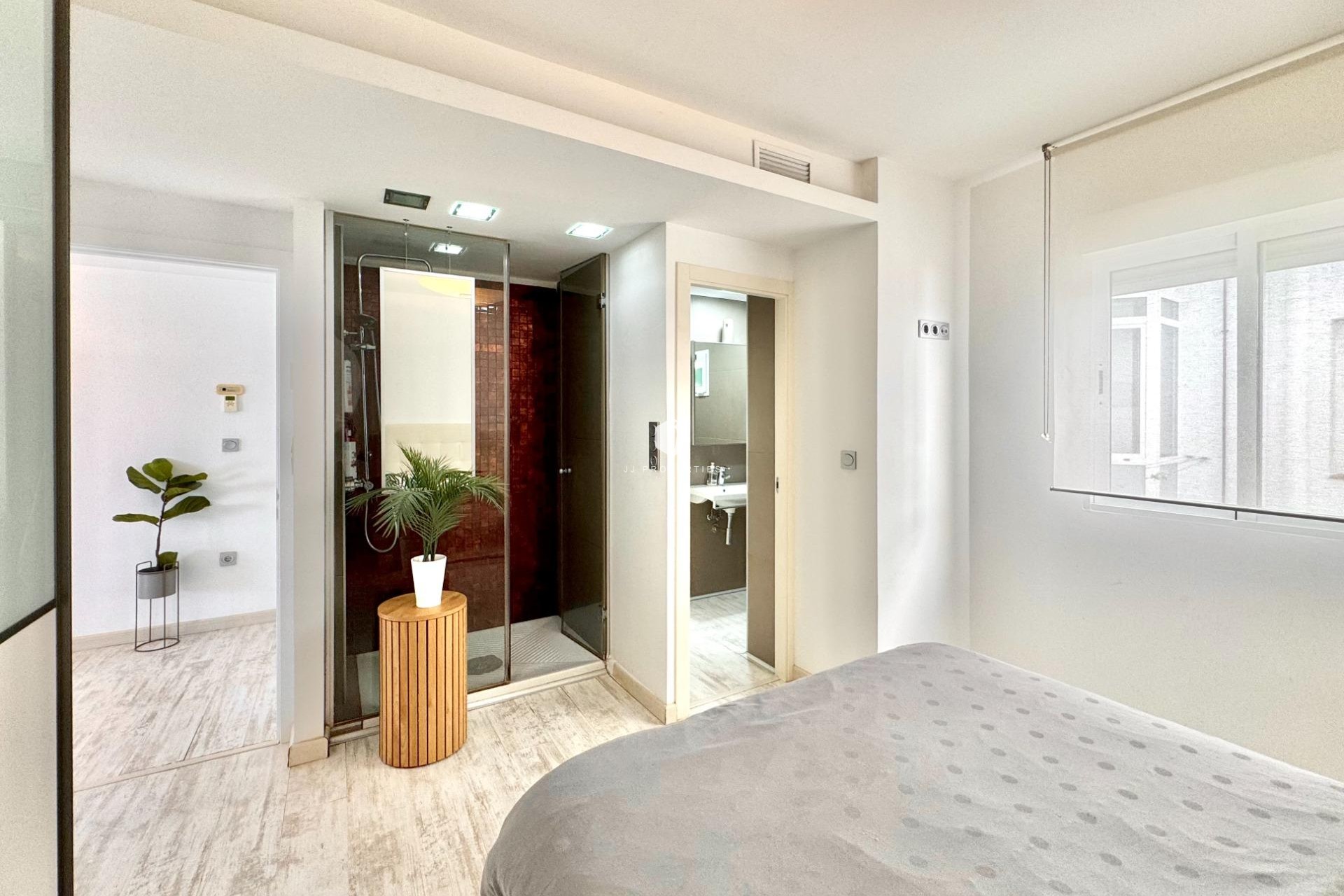 Segunda mano - Apartamento / piso -
Torrevieja - Estacion de autobuses