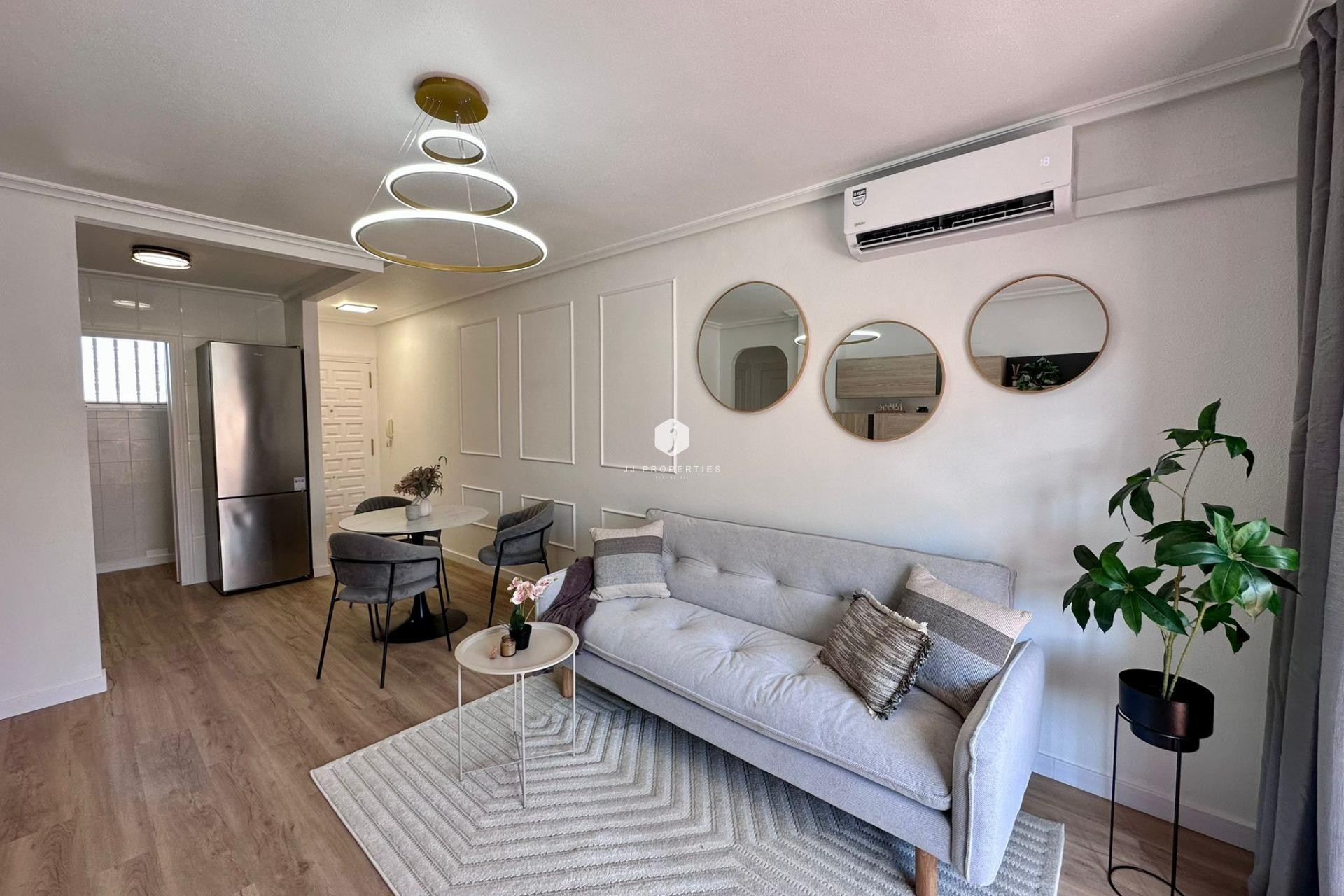 Segunda mano - Apartamento / piso -
Torrevieja - Habaneras