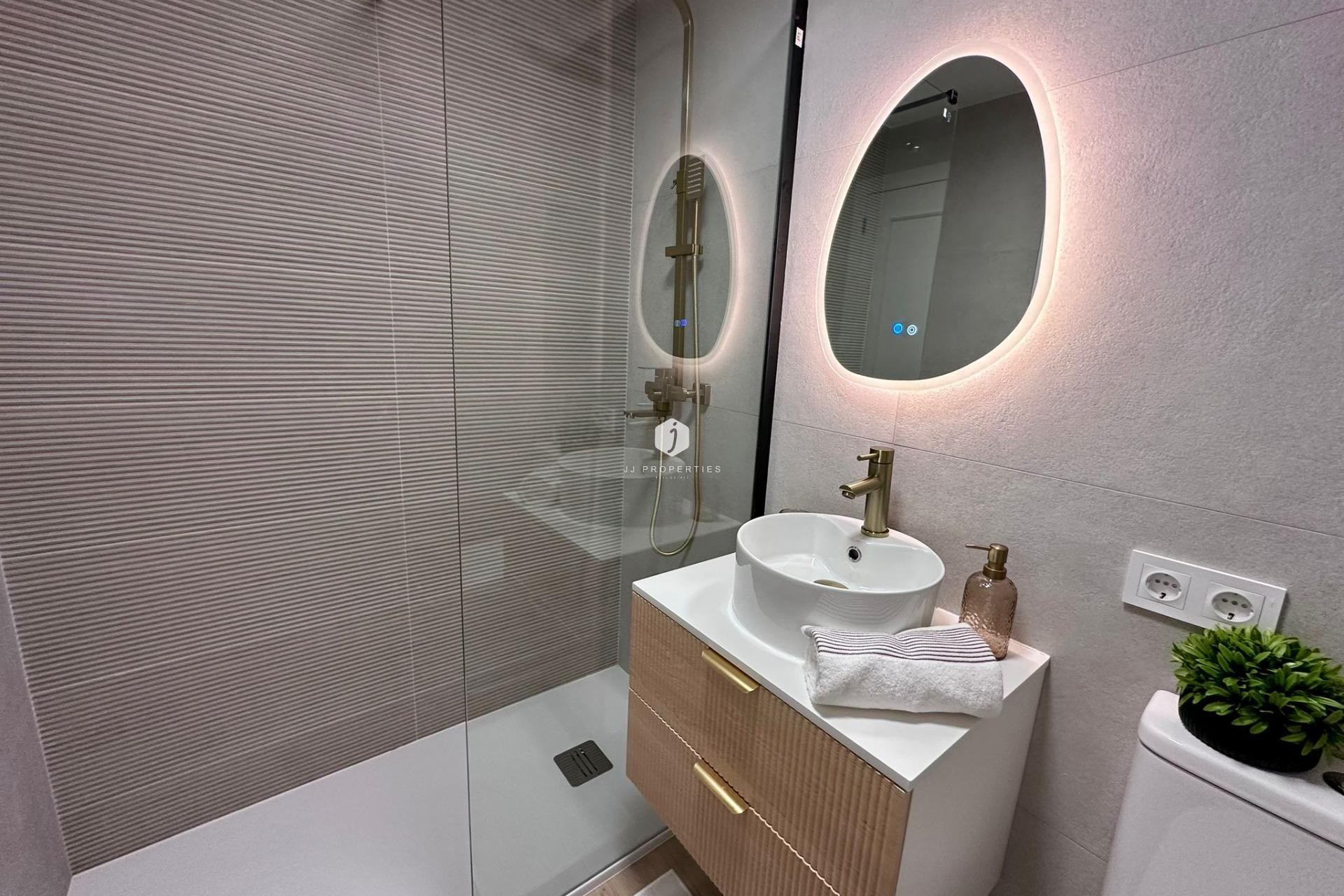 Segunda mano - Apartamento / piso -
Torrevieja - Habaneras