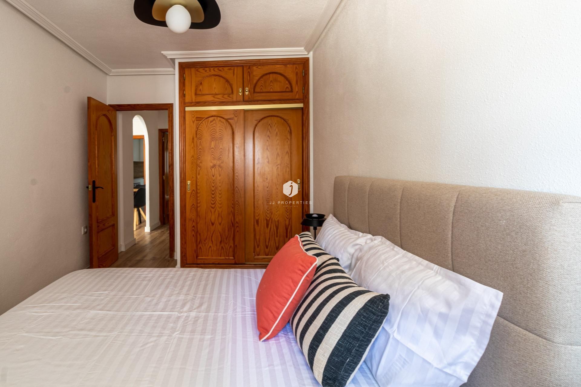 Segunda mano - Apartamento / piso -
Torrevieja - La Mata Pueblo