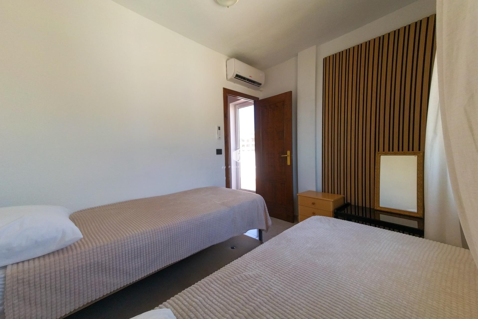 Segunda mano - Apartamento / piso -
Torrevieja - La Mata