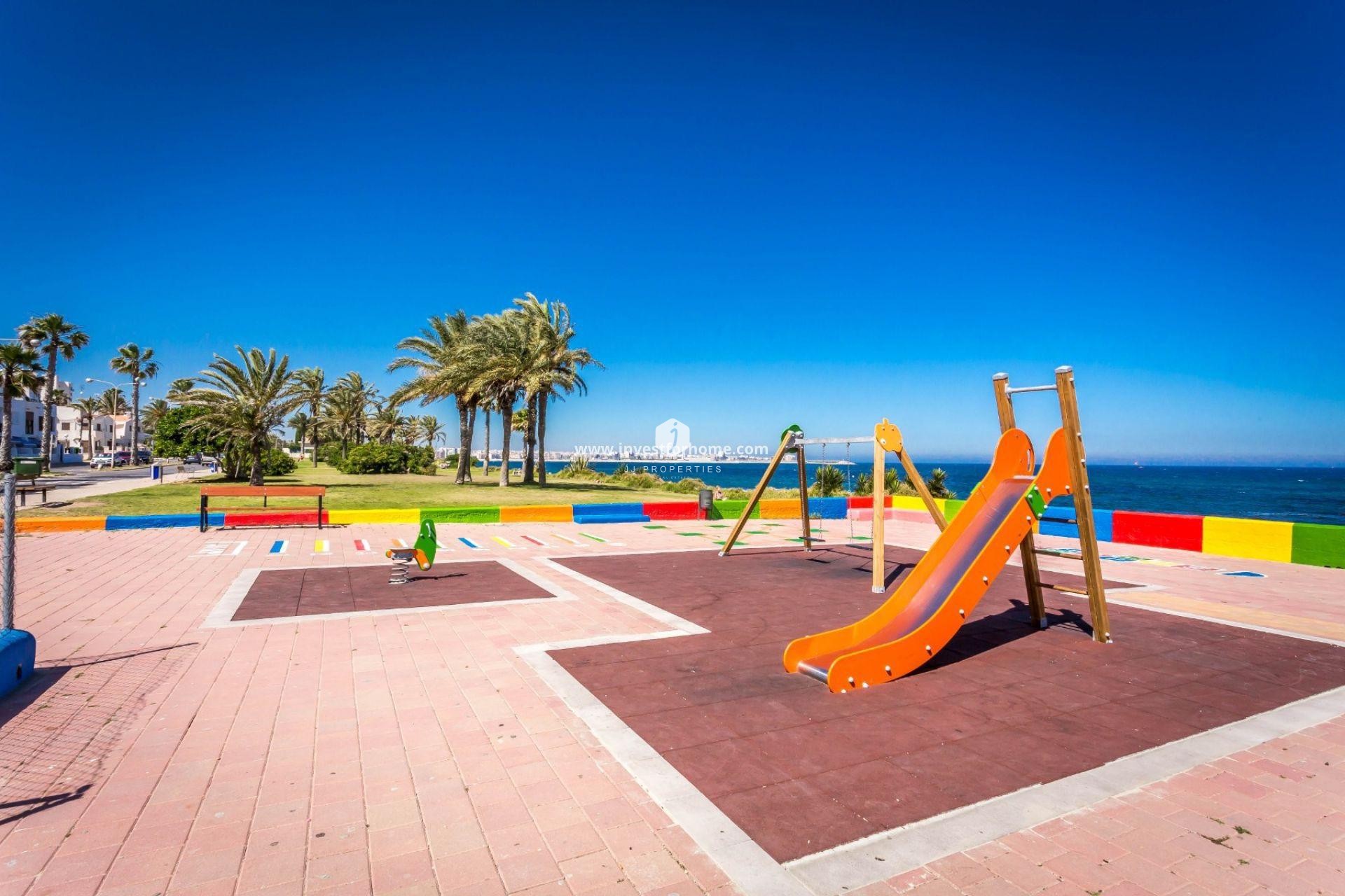 Segunda mano - Apartamento / piso -
Torrevieja - La veleta